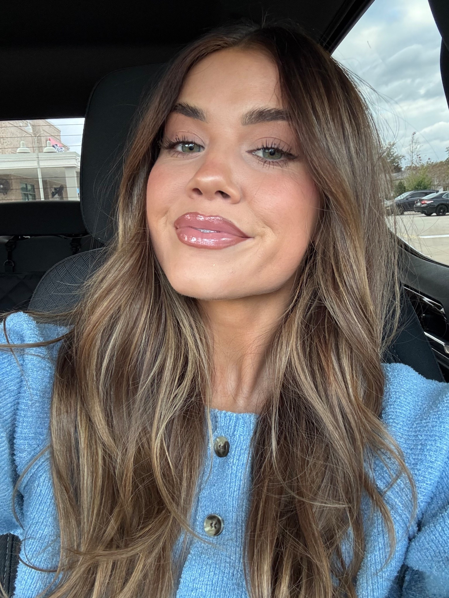 The lip combo ! 
Anastasia Beverly Hills lip liner: mocha 
L’Oréal Colour Riche: 800 
Mac lipglass￼ snobbish
