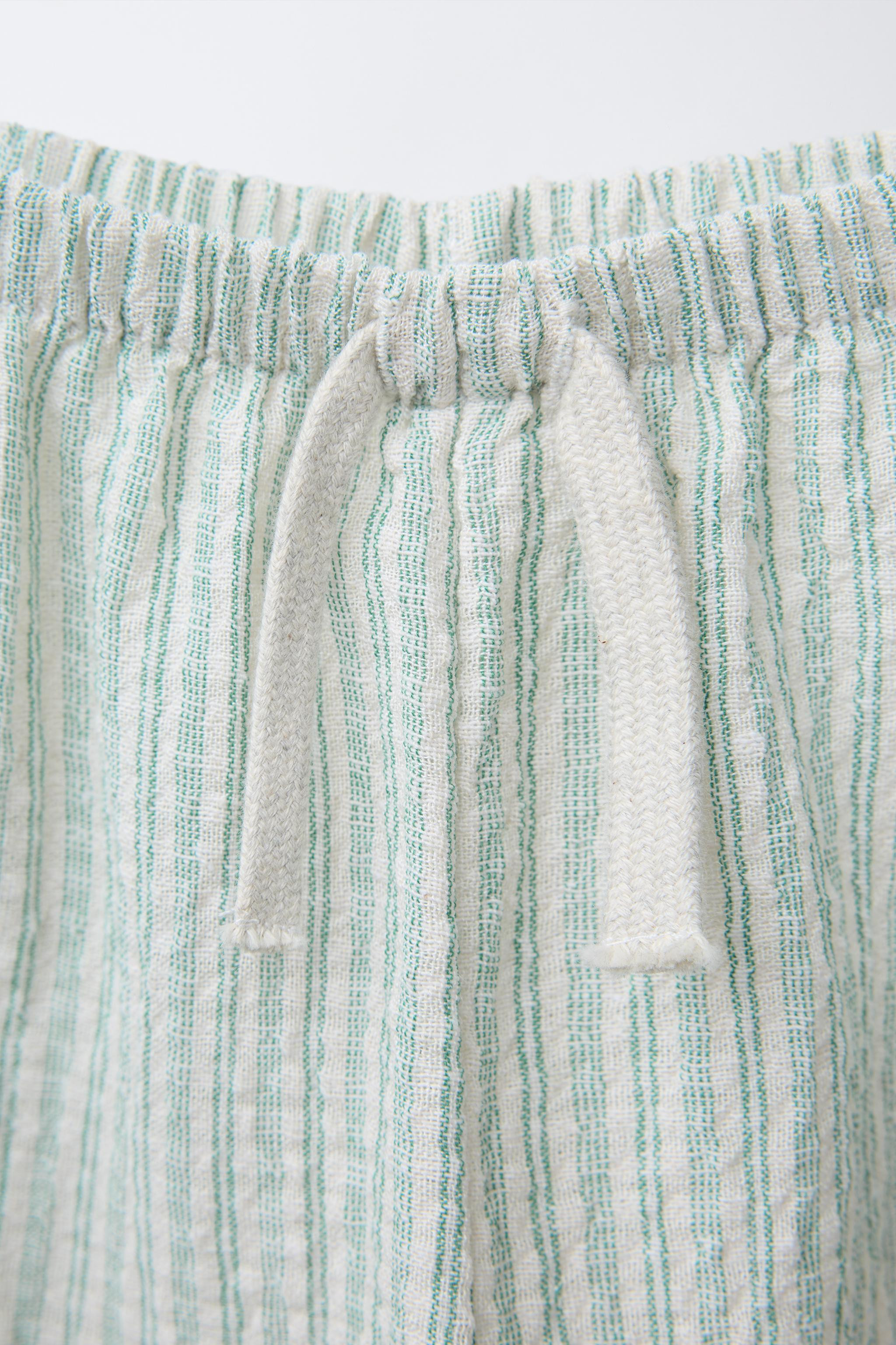 Pants with elastic waistband and front drawstring appliqué. Back patch pocket. | Zara US