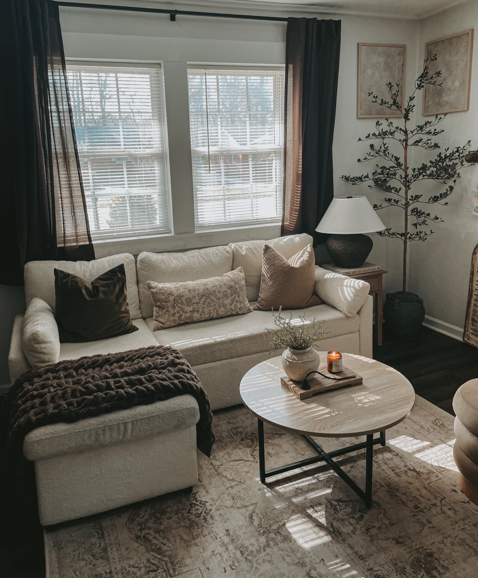 Earthy tones, layered neutrals, soft textures, and a little candle glow🤎

#livingroomviews #cozyhome #modernorganic #earthyhome 