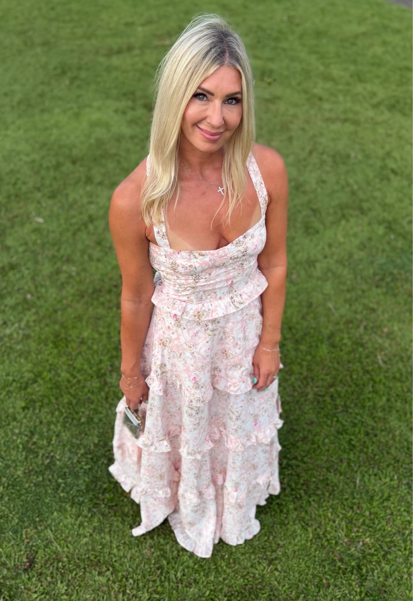 I’m obsessed with this dress! It was perfect for family photos! You can adjust the top easily. Petal and Pup