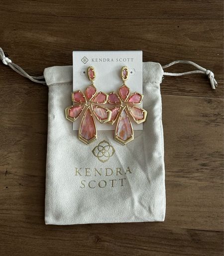 Kendra Scott earrings 

#LTKGiftGuide #LTKfindsunder50 #LTKfindsunder100