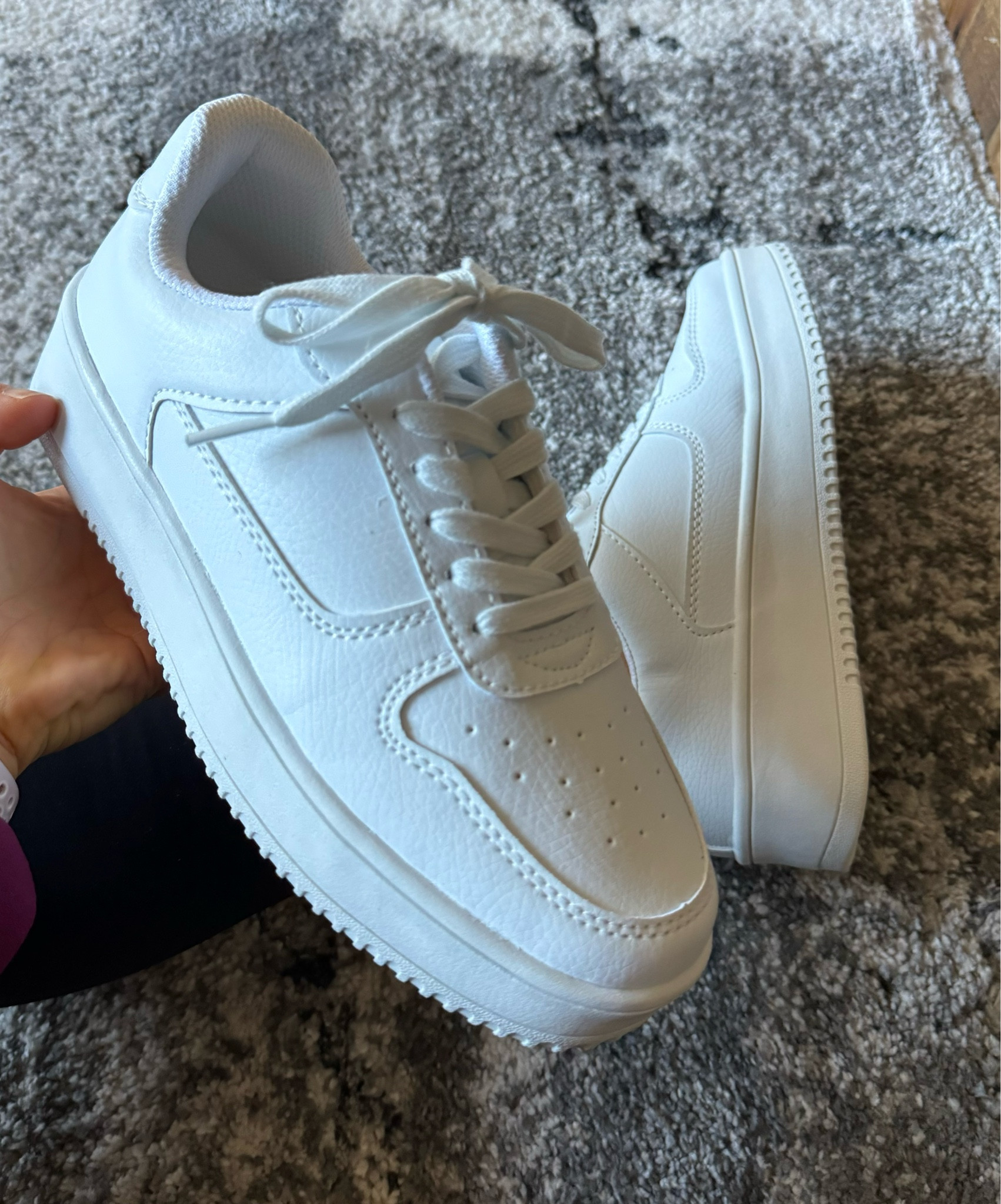 Check out my new white sneakers from none other that Walmart! Don't they look so much like the higher brand ones? Even better it's just $16.98!! It's so comfy and looks great on my wide feet too! Fully stocked in all sizes! #ad


#walmartpartner #walmartfashion
