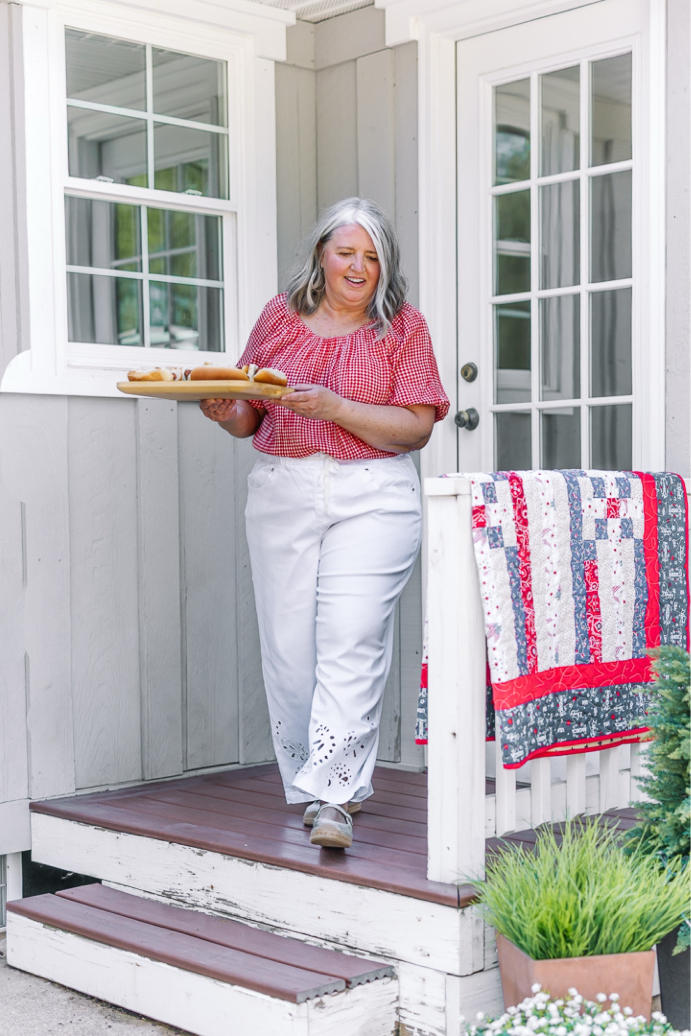 Lane Bryant makes summer entertaining stylish. 
14/16 in top; 16 in pants. 

Measurements for size reference:
5’5” || Bust 46” || Waist 40” || Hip 51” 