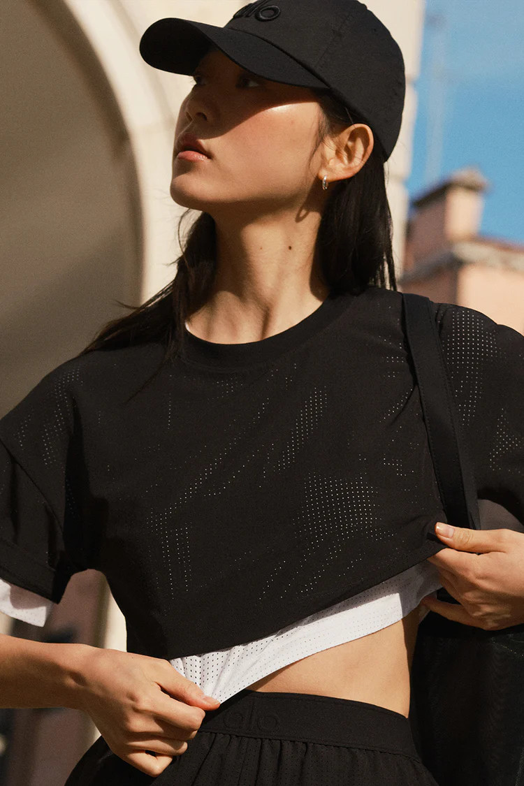 Mesh Cropped Mirage Tee - Black | Alo Yoga (US)
