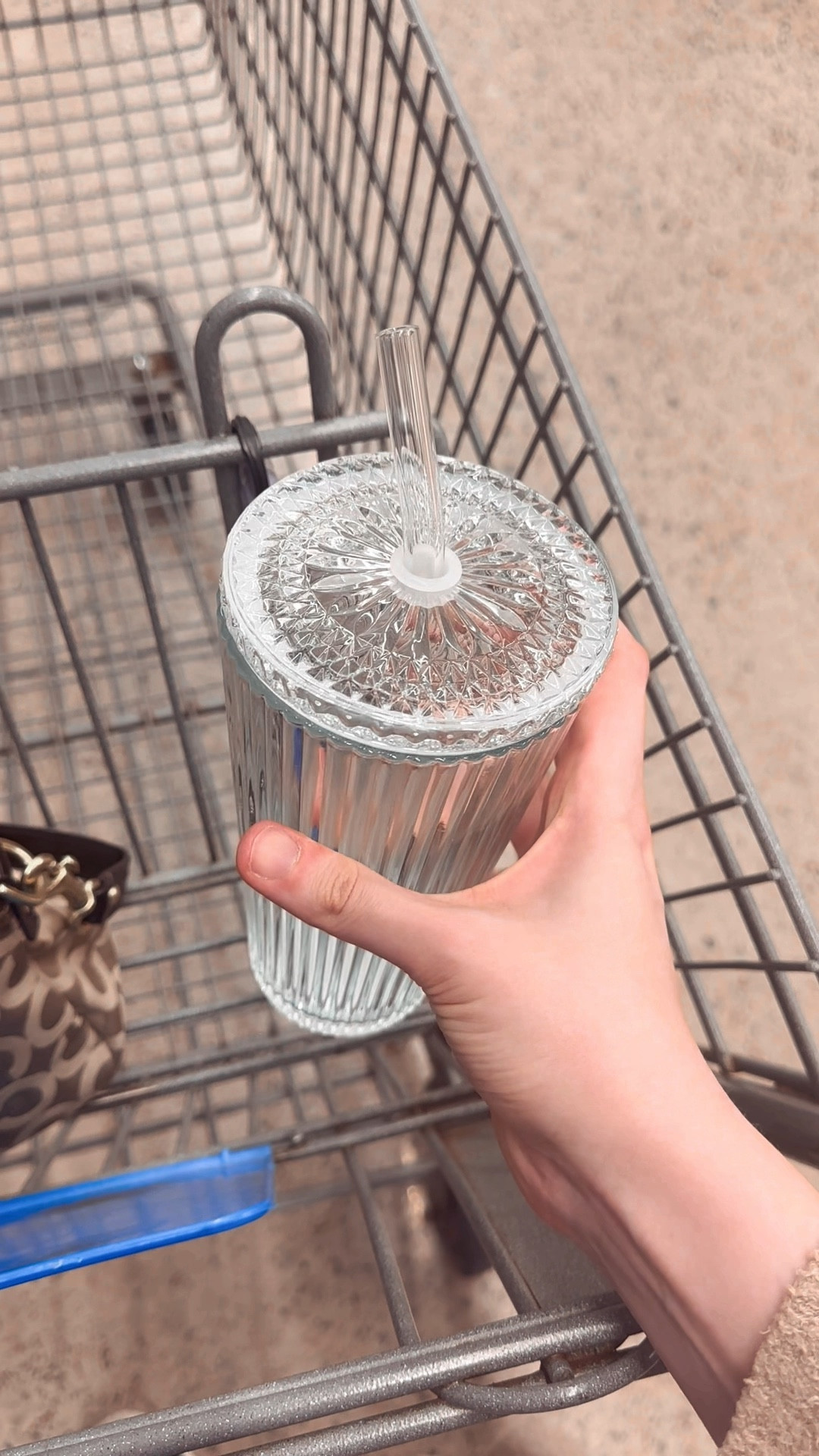 $4.00 GLASS TUMBLER @ WALMART 👀

I’ve seen these glass tumblers with lids/straws for sale on Amazon and I always thought mehhhh I’d probably drop it and I don’t think it’s really something I want 🤨 BUT I saw it, picked it up, and thought okay NOW I get it 😍 it just makes you feel a little fancy schmancy 💕✨

#LTKfindsunder50 #LTKhome #LTKSeasonal