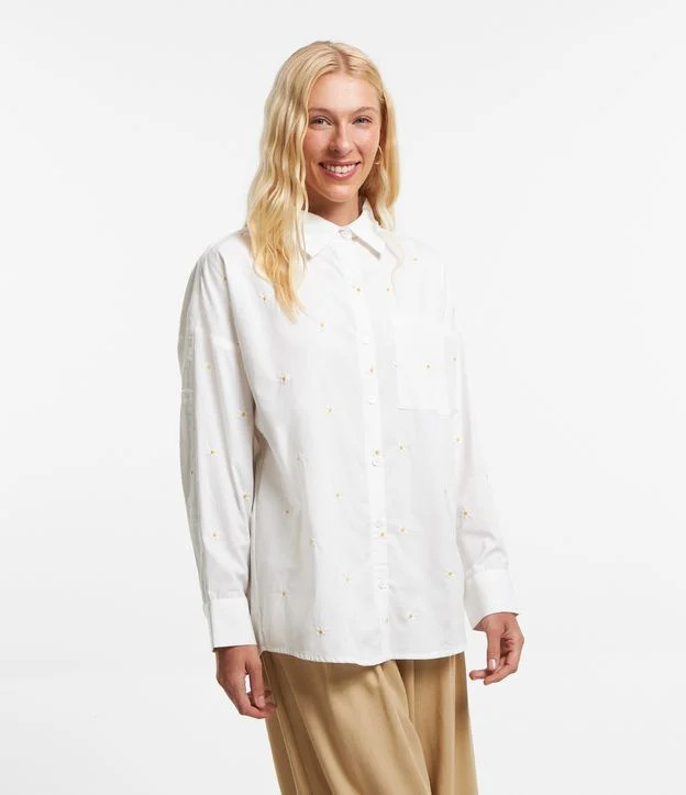 Camisa Alongada em Tricoline com Bordados de Margaridinhas Branco | Renner (BR)