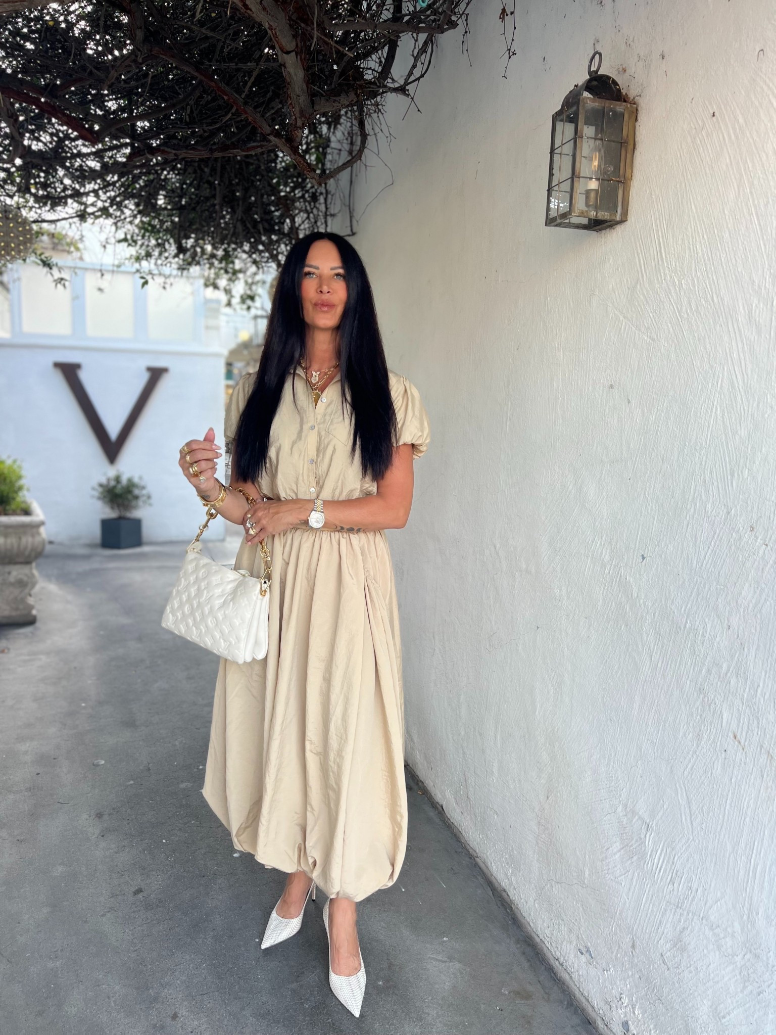 ✨ May we honor our truth, release what weighs us down, and embrace bold new beginnings under tonight’s radiant Aries SuperMoon, the “Hunter Moon.” 🌕🔥 Historically, its bright light guided hunters as they prepared for winter. Now, it calls forth our inner fire and invites us to trust the cosmic unfolding. ✨
#chantellestyle #chantellemalarkey #chantellehartmanmalarkey #ariesfullmoon #supermoon #auragolden

#LTKSaleAlert #LTKSeasonal #LTKStyleTip