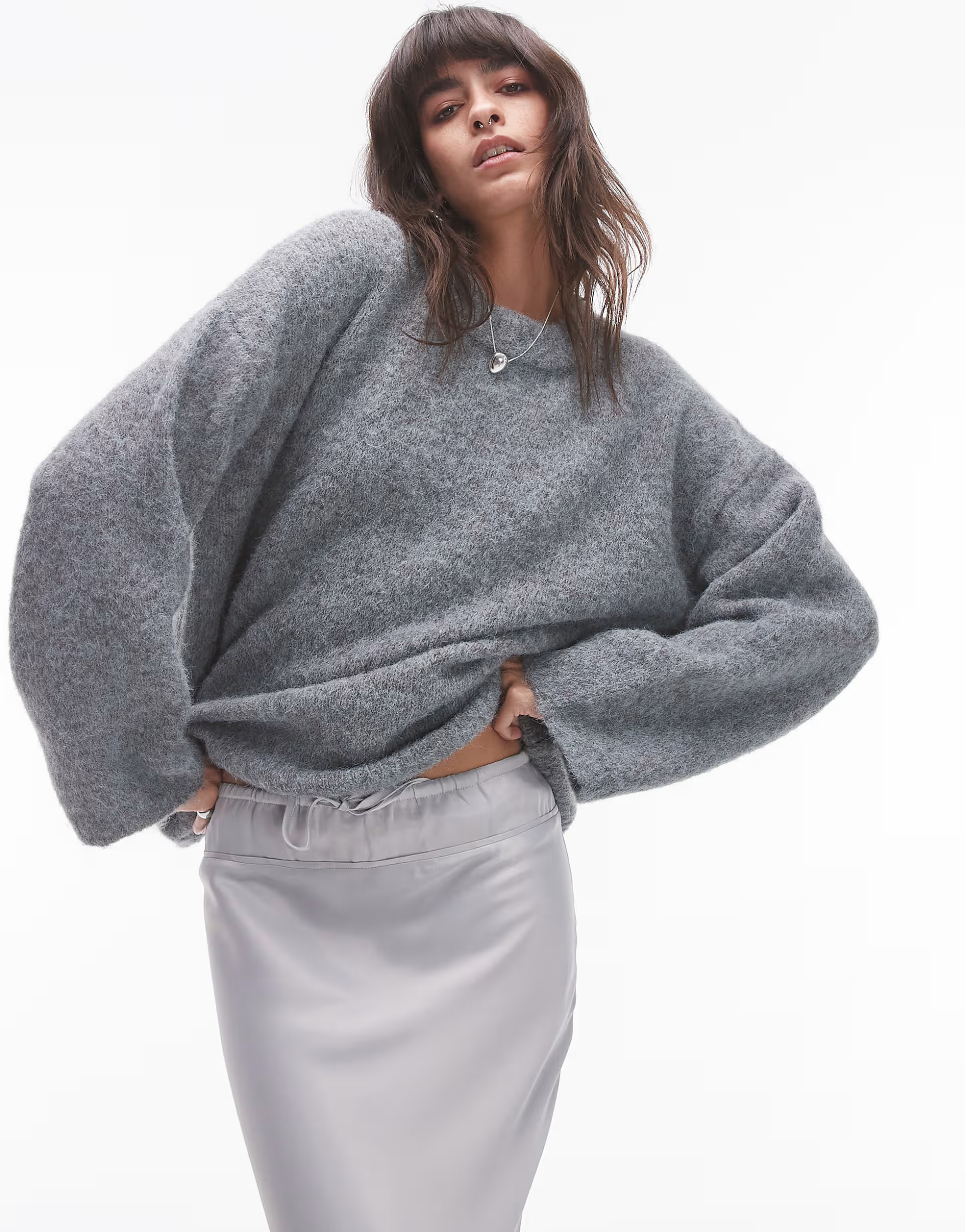 Topshop – Flauschiger Oversize-Strickpullover in Grau mit kastigem Schnitt und Rundhalsausschni... | ASOS (Global)