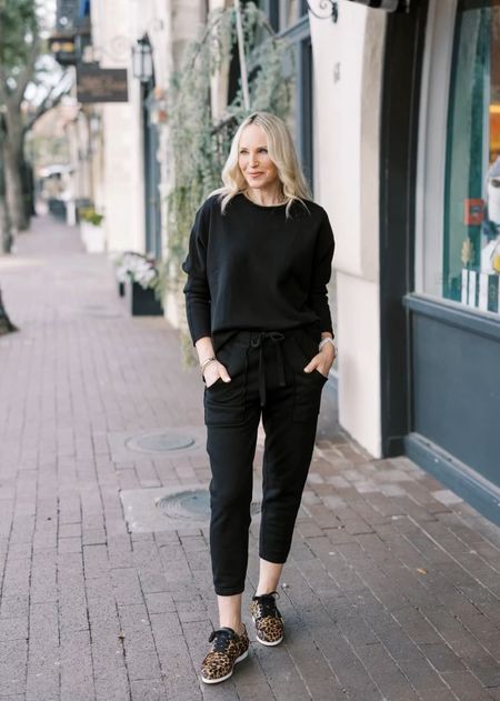 This is my travel uniform and it’s a new set by @frankandeileen called the Sydney. This seamless. wear-it-anywhere is dreamy and comfortable when you’re exploring from day to night.

I’ve paired it with @sarahflint_nyc Wanderlust Oxfords in Leopard Haircalf.

frankandeileen, styleinspiration, travelstyle, styleover40, styleover50, midlifewomen, whattowear, airplanestyle, travelset, Vacation outfit

Sharing beauty, fashion and outfit inspiration for women over 40, 50 and beyond!

