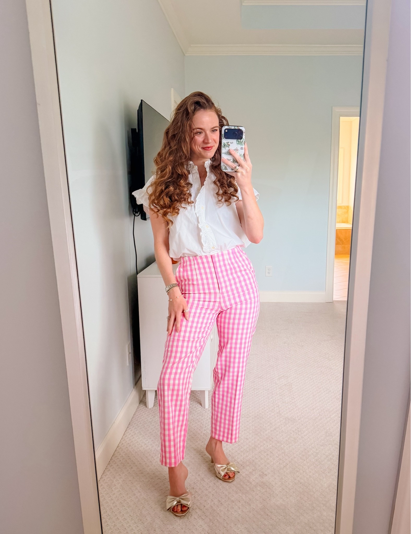 Day 2 of our work meetings & loving these gingham pants!! Had to bring a little bright color into the room ☺️💕

#LTKootd #LTKgrwm #LTKWorkwear