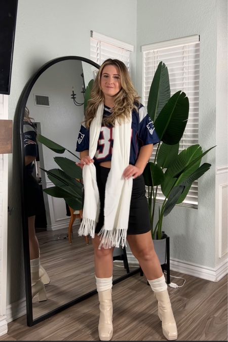 Super Bowl outfit, Super Bowl outfit ideas, jersey styling, jersey outfit ideas, how to style a jersey, jersey styling ideas, football game outfit, cute jersey outfit, American football aesthetic, Super Bowl aesthetic 

#LTKunder100 #LTKstyletip #LTKfit