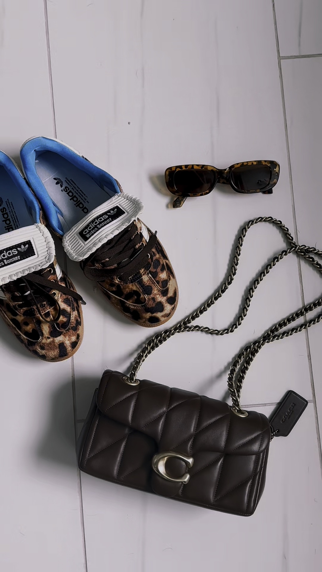 Chocolate brown outfits 🤎 >>>


summer sneakers, fall shoes, brown accessories, coach bag, adidas samba inspo 

#LTKStyleTip #LTKShoeCrush #LTKItBag