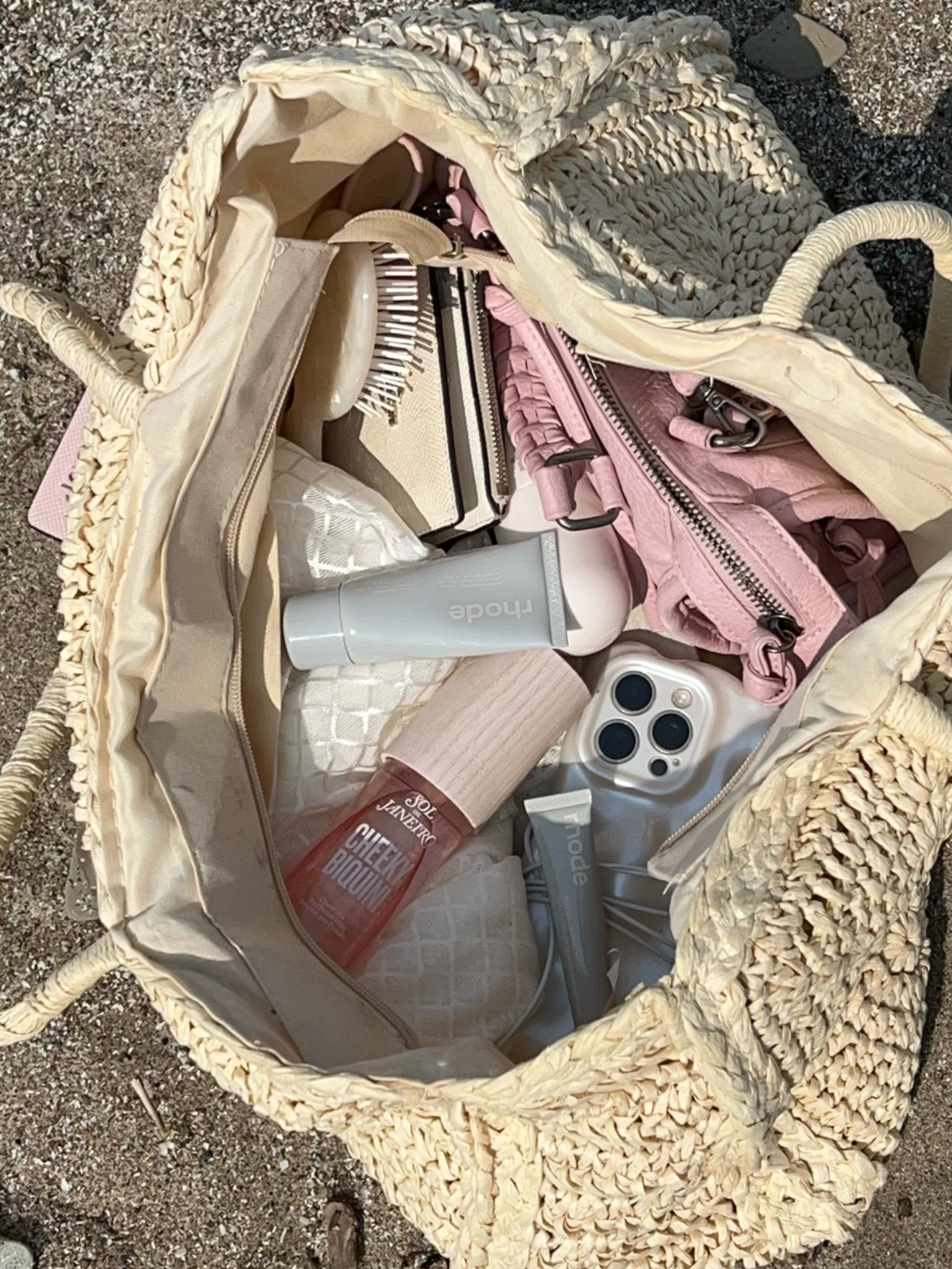beach bag essentials 🤍🐚

#LTKdayinmylife #LTKselfcare #LTKBeauty