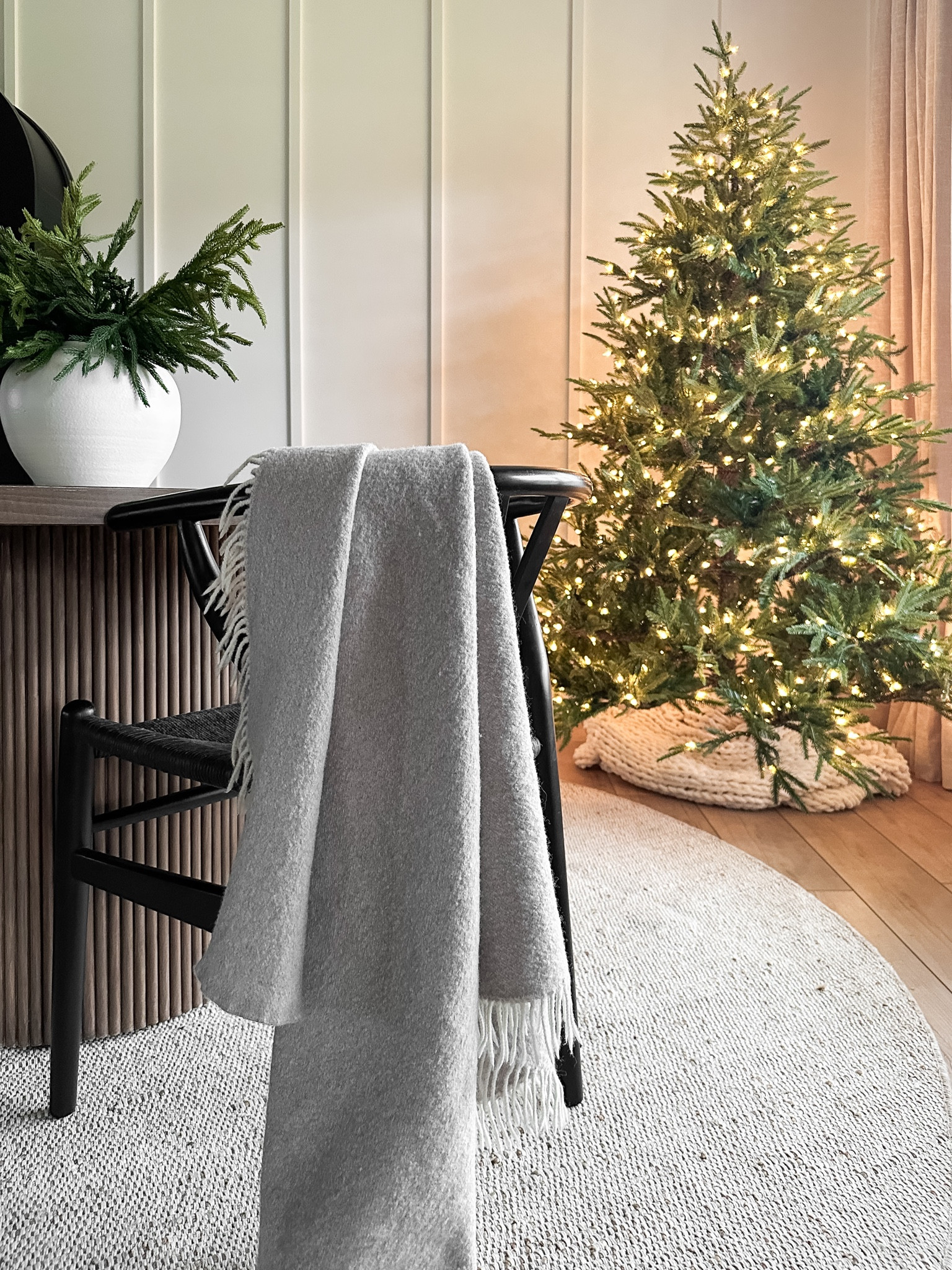 Simple holiday Christmas decor Christmas tree 

#LTKHoliday #LTKsalealert #LTKhome