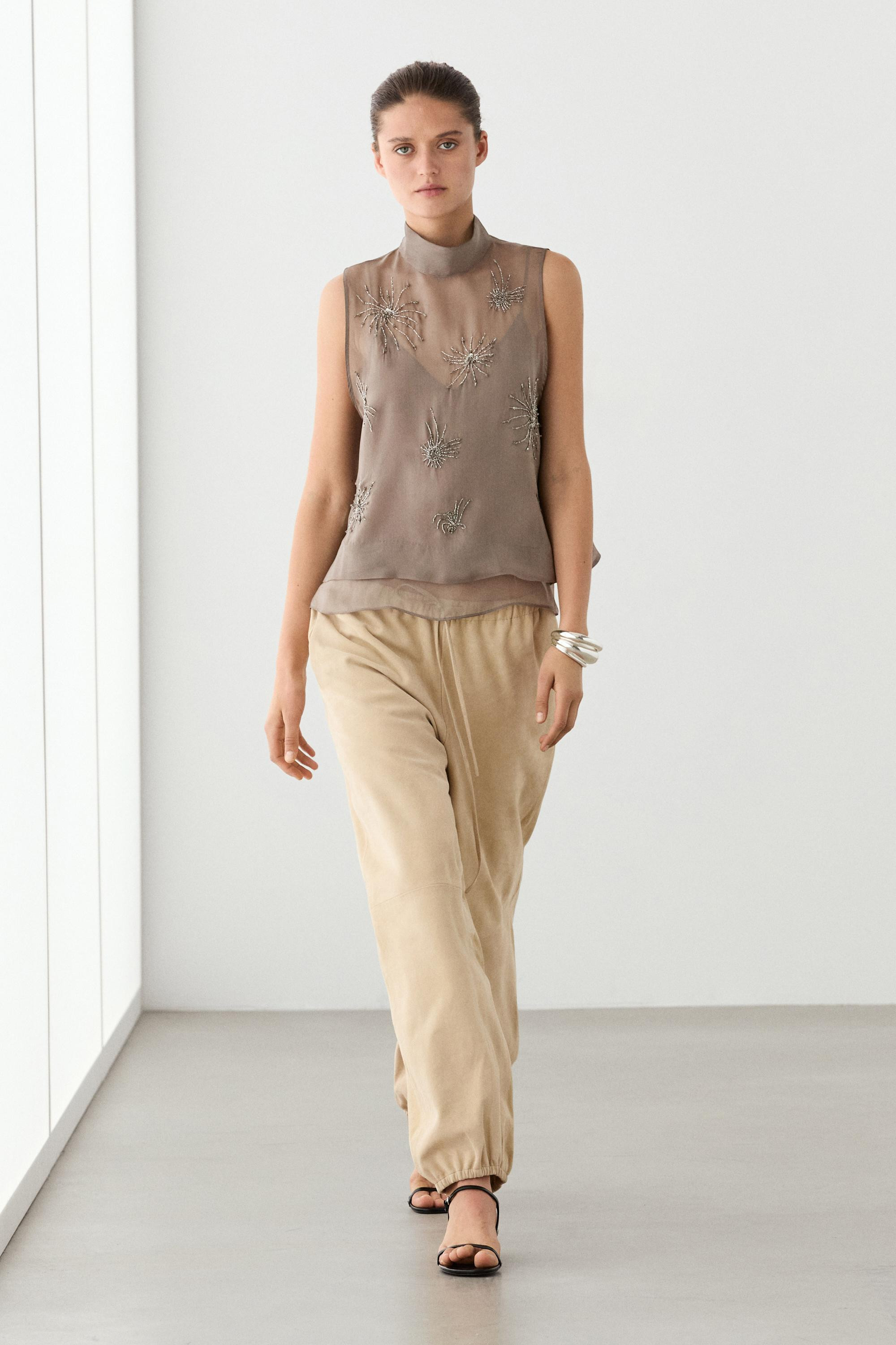 Halbtransparentes Top mit Stickerei | Massimo Dutti DE