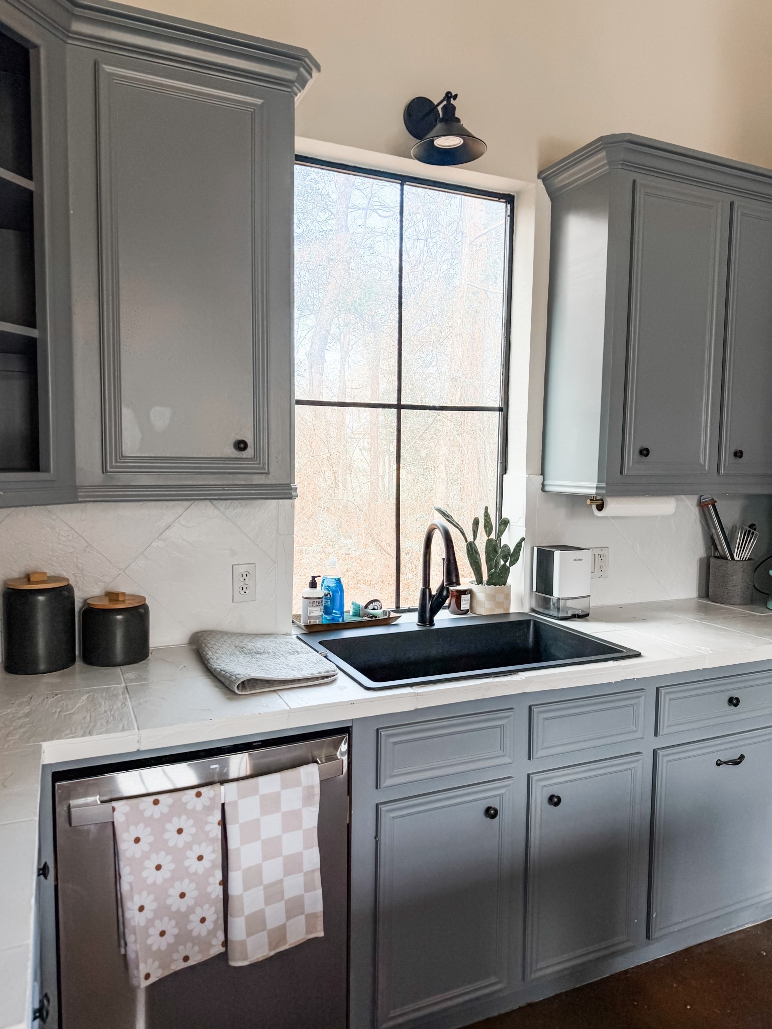 Cute and easy to install battery powered mounted lights 