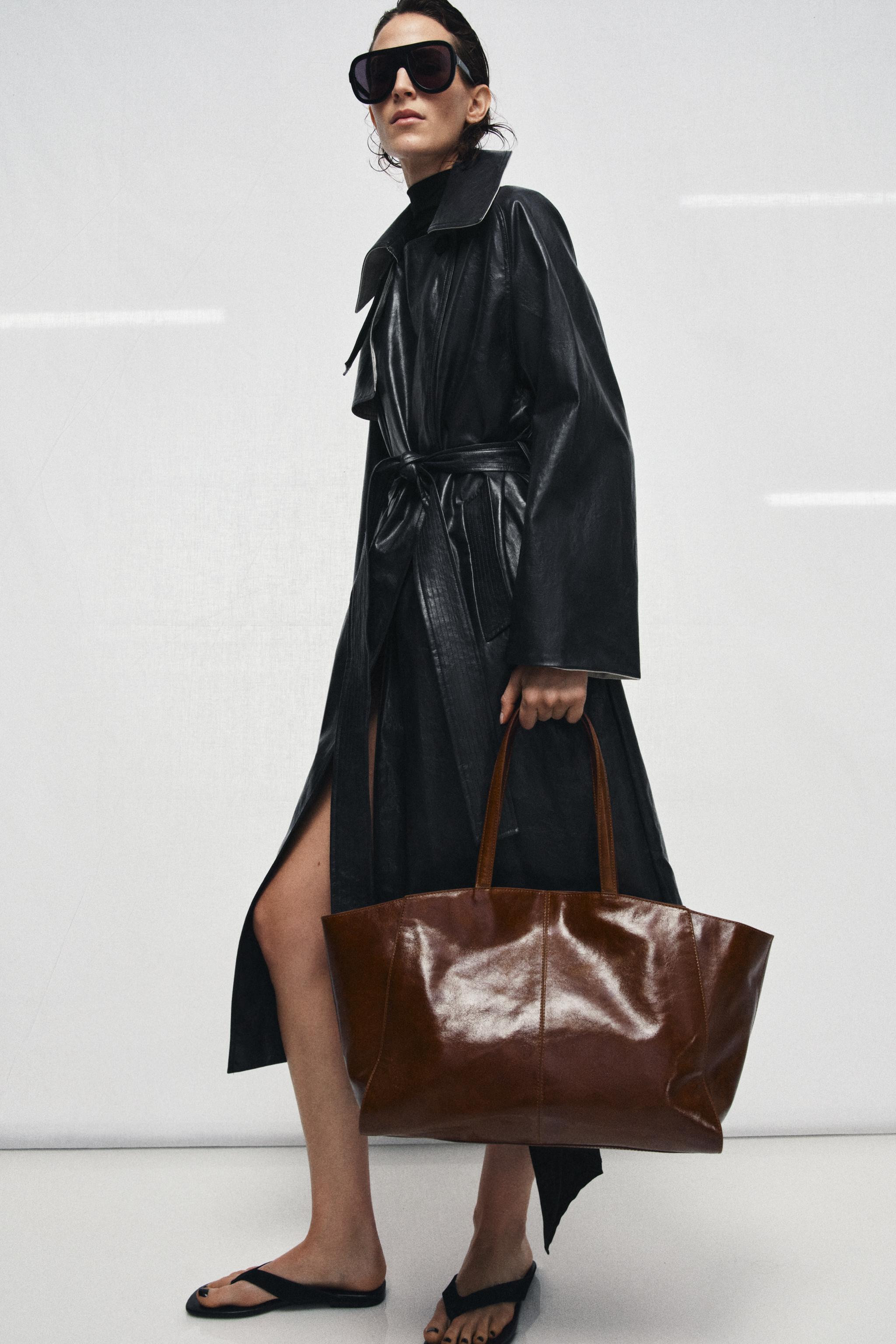 LEATHER TOTE BAG WITH TOPSTITCHING | Zara US