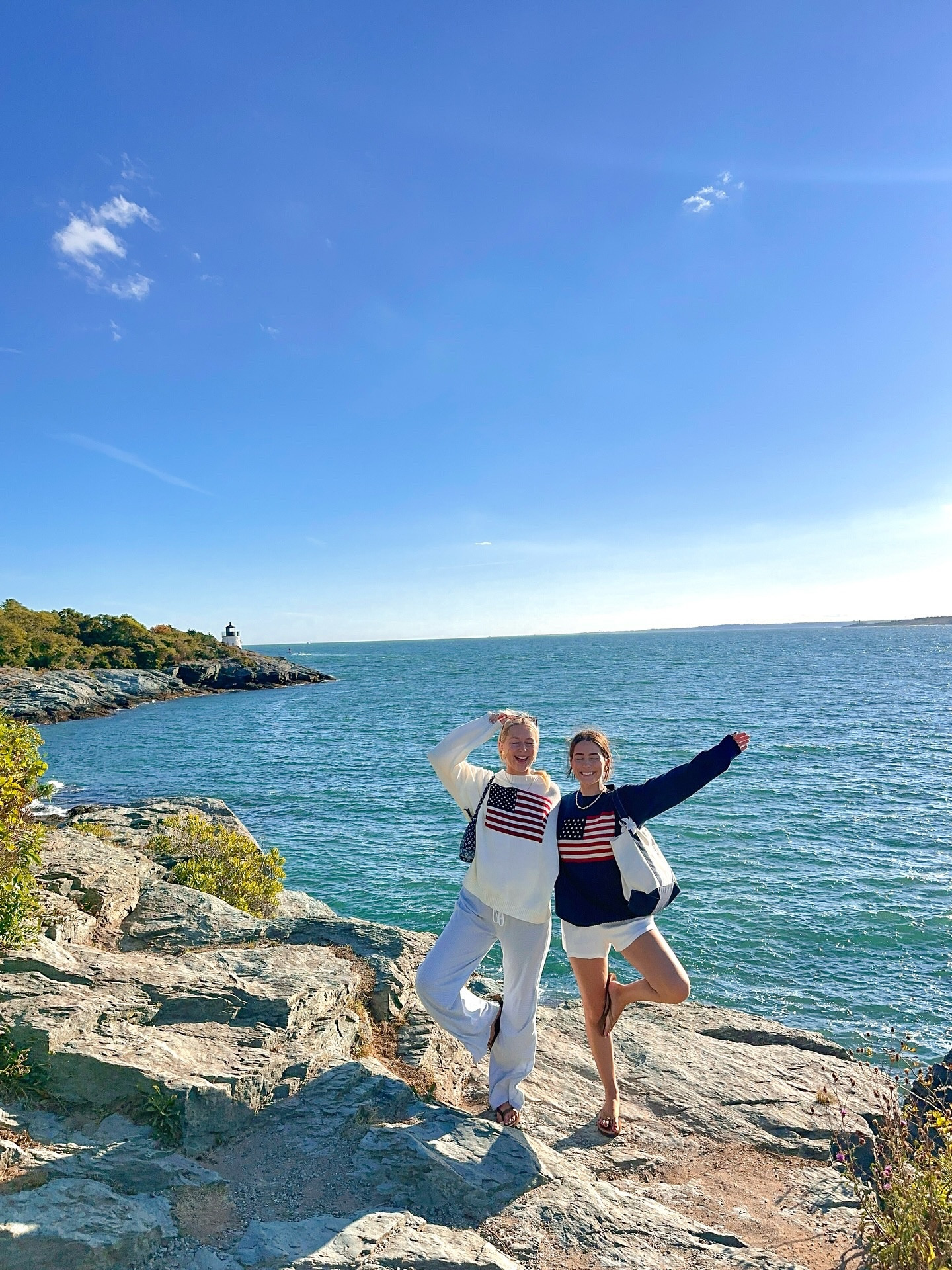 exploring newports coast 🌊🐚🇺🇸🦞

#newportrhodeisland #pinterestaesthetic #pinterestgirl #newportrhodeisland⛵️