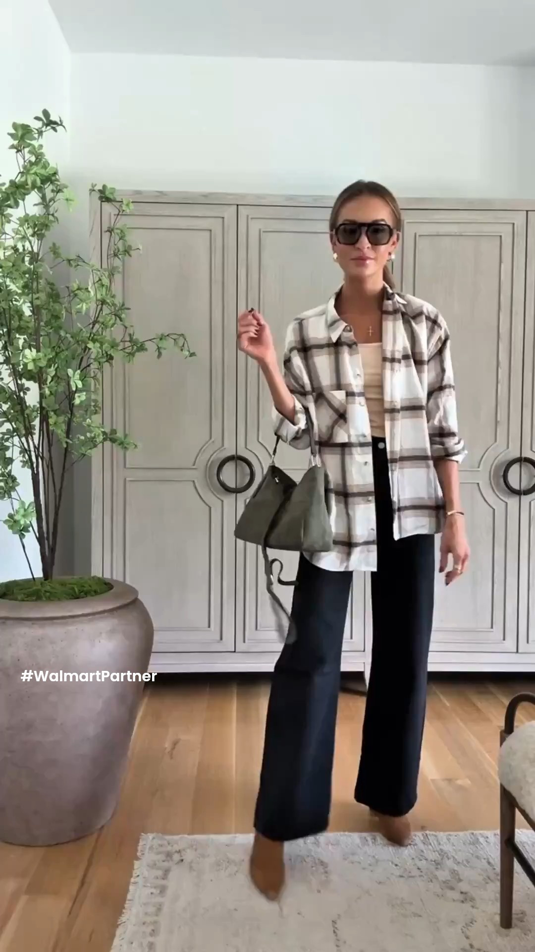 few things make me happier than a good flannel for fall 🤎 only $15 and SO dang cute! 🙌🏼
#walmartpartner #walmartfashion @walmartfashion 