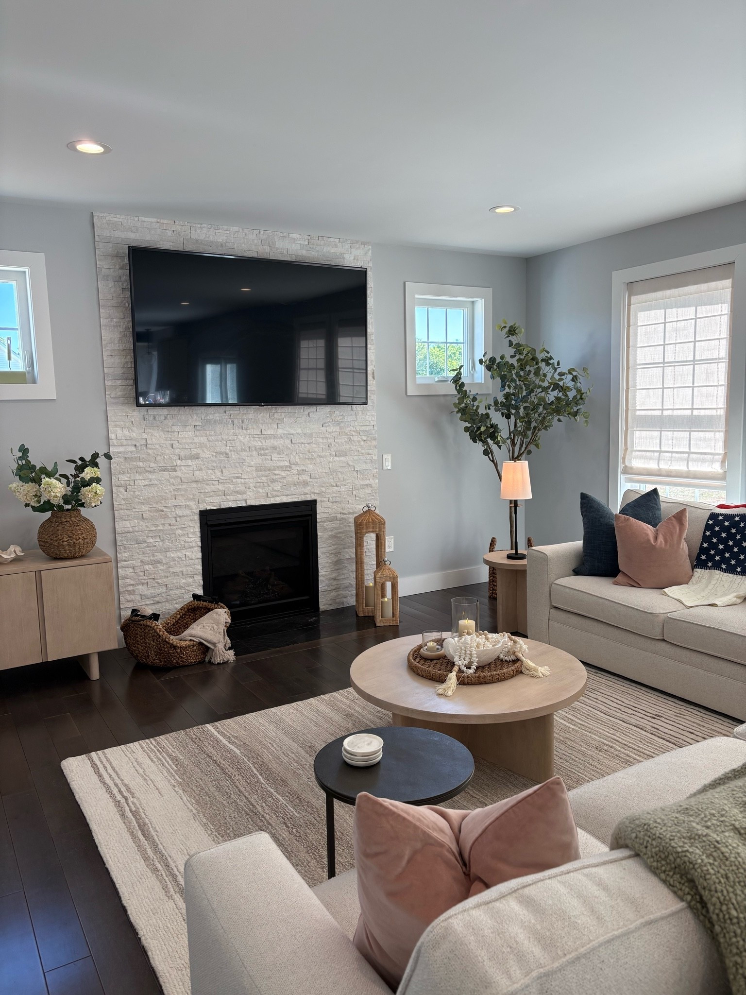 Summer living room decor

#LTKHome
