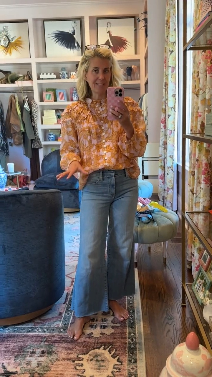 OOTD…cutie top and my favorite jeans! 
Top - small
Jeans - 26 short (1964 wash) 

*Codes
*use CHEERS for 15% off Frank & Eileen
*use mixandmatchmadness at Loopy
