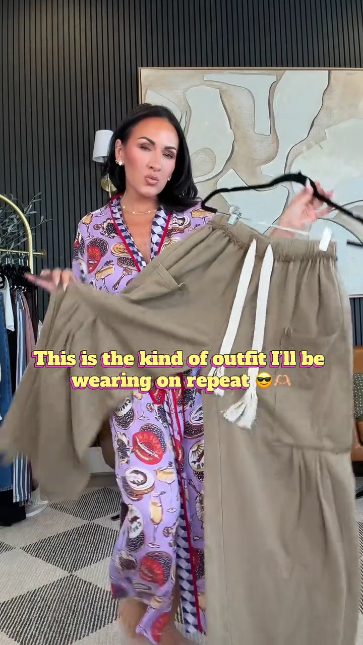 Babes this outfit was way too much fun to put together… and somehow it just works.

The relaxed pants, the cropped denim, the layered necklace moment… it’s casual but still feels styled and elevated.

This is one of those throw-on looks that looks like you tried way harder than you did (my favorite kind).

Also… these pants are insanely comfortable and petite friendly which we already know is a win in my book 🙌

Wearing a small

5’2” • 130 lbs • 25” waist • 34DD • size small

#PetiteFashion #Over40Style #AmazonStyle #EffortlessStyle #CasualChic