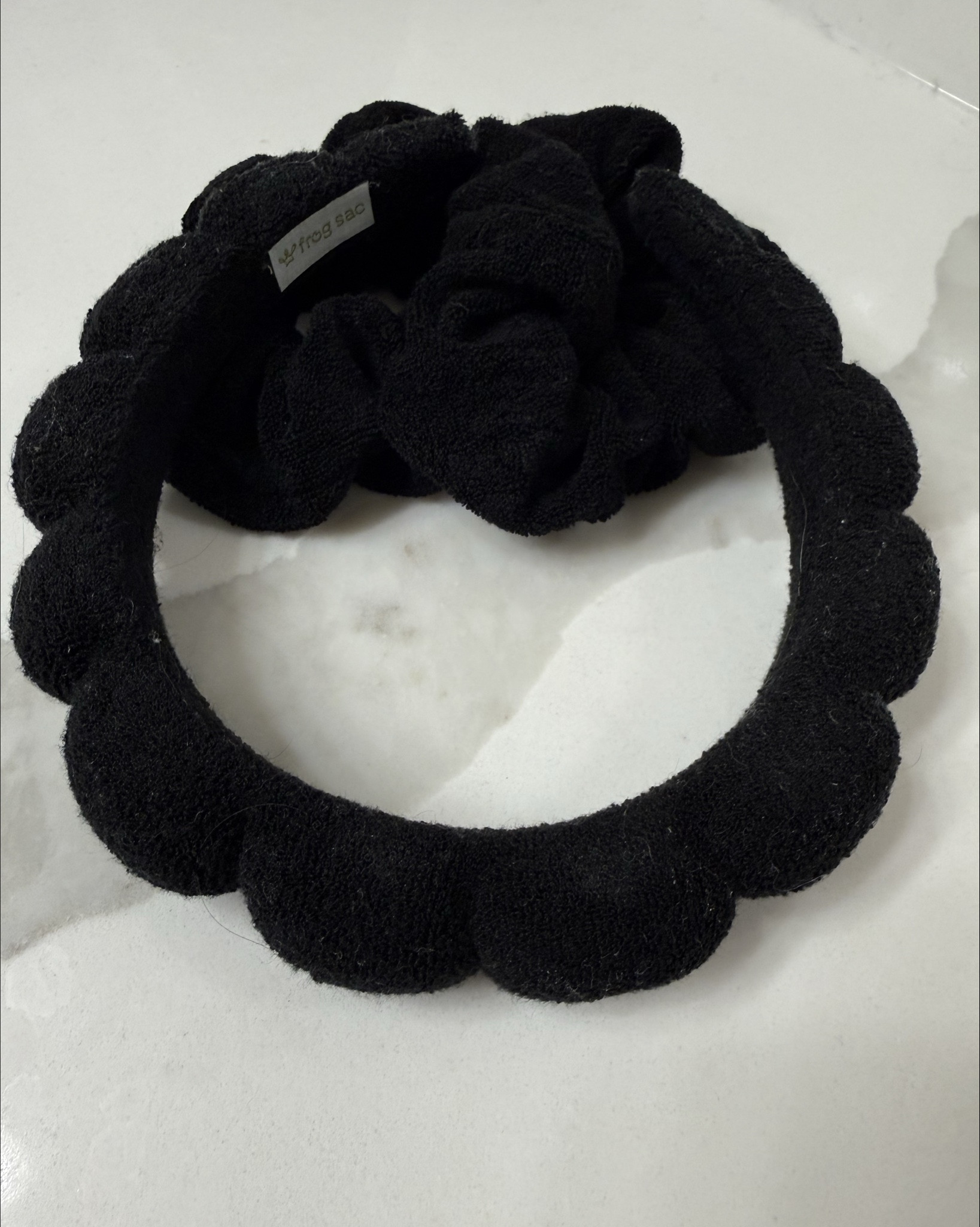 I love using this nightly when I take my makeup off. No more one and done makeup wipes. The Bioderma Sensibio Micellar Cleansing Oil takes everything off and then I’ll rinse with warm water. Then wash my face like normal. I love the La Roche-Posay Toleriane Purifying Foaming Facial Cleanser for that! The headband and wrist cuffs keep me dry every night during my nightly self care routine. 

Black wasn’t available but the white and pink are! 

Don’t be like me and wait to get yourself one of these. Treat yourself! 

#makeupremover #selfcare #facewash #frogsac #nightroutine #headband #getreadyhandband #beauty 

#LTKBeauty #LTKmomlife #LTKselfcare