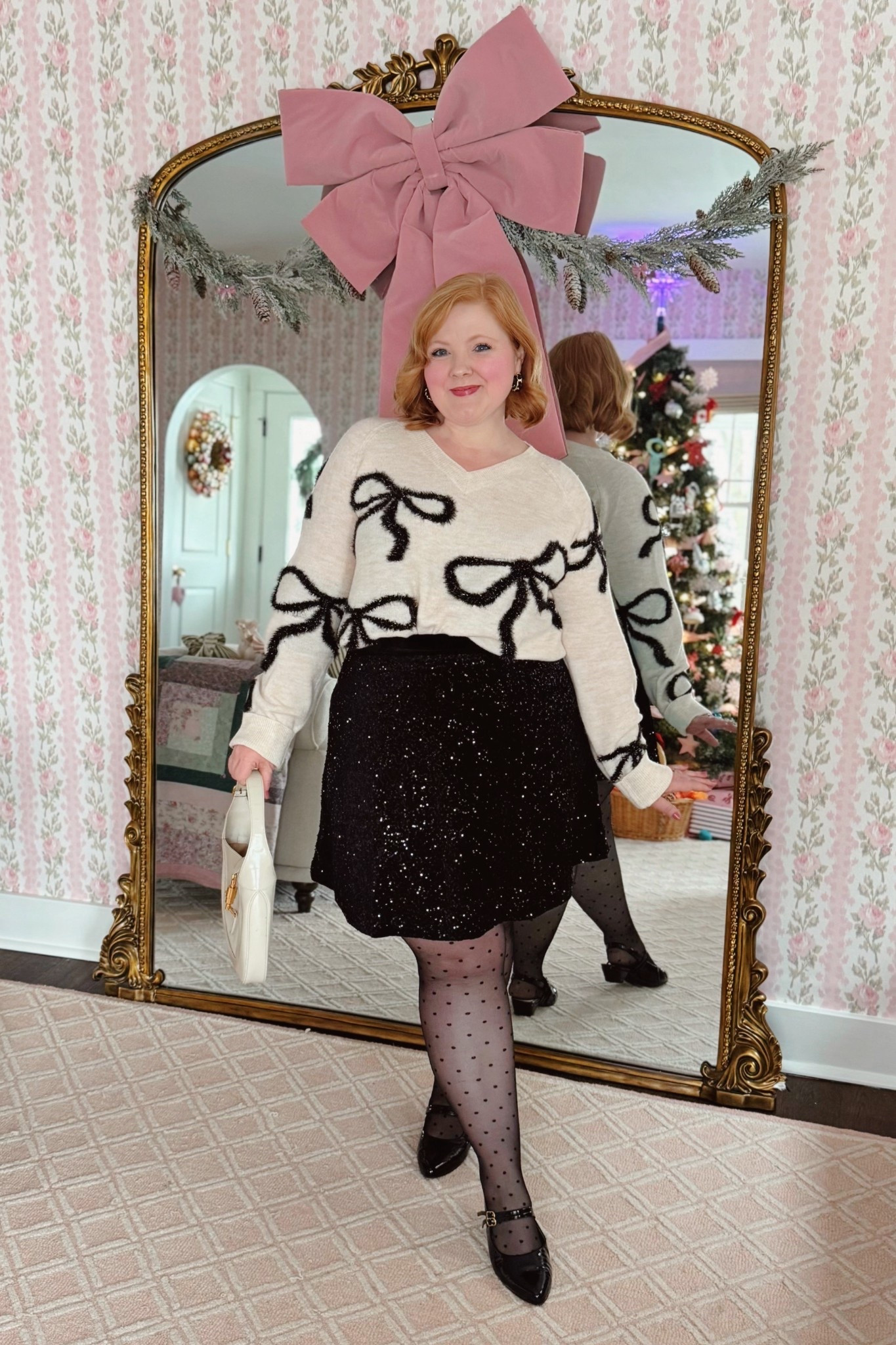Ulla Popken Plus Size Holiday Outfit Idea 🖤🤍 35% OFF with code WWWULLA

Sweater Size 16/18
Skirt size 14
Tights size 16
Gucci Jackie 1961 Bag 