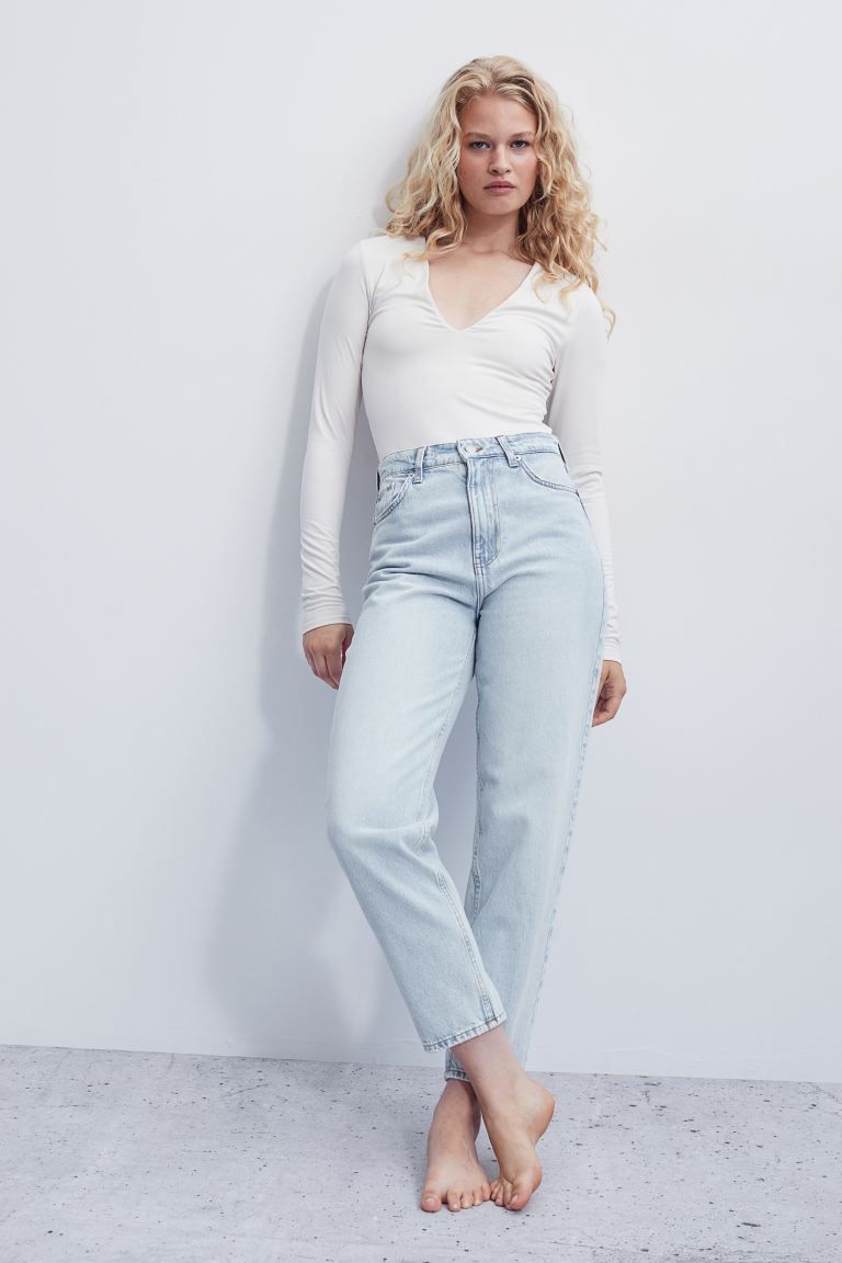 Mom Loose Fit Ultra High Jeans | H&M (US + CA)