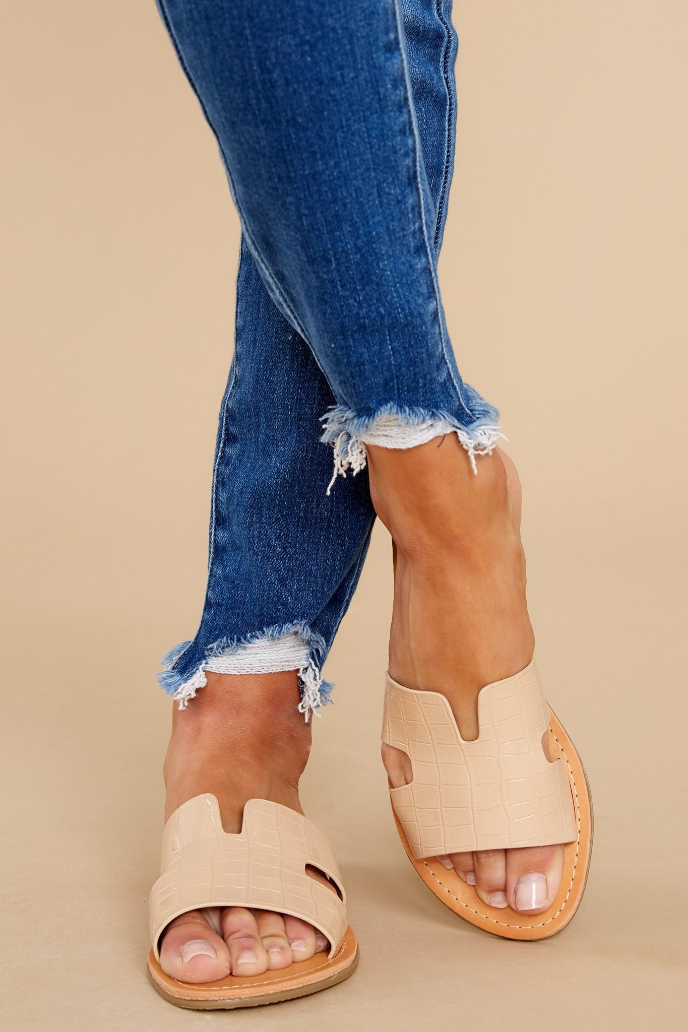 Make Things Easy Natural Sandals | Red Dress 