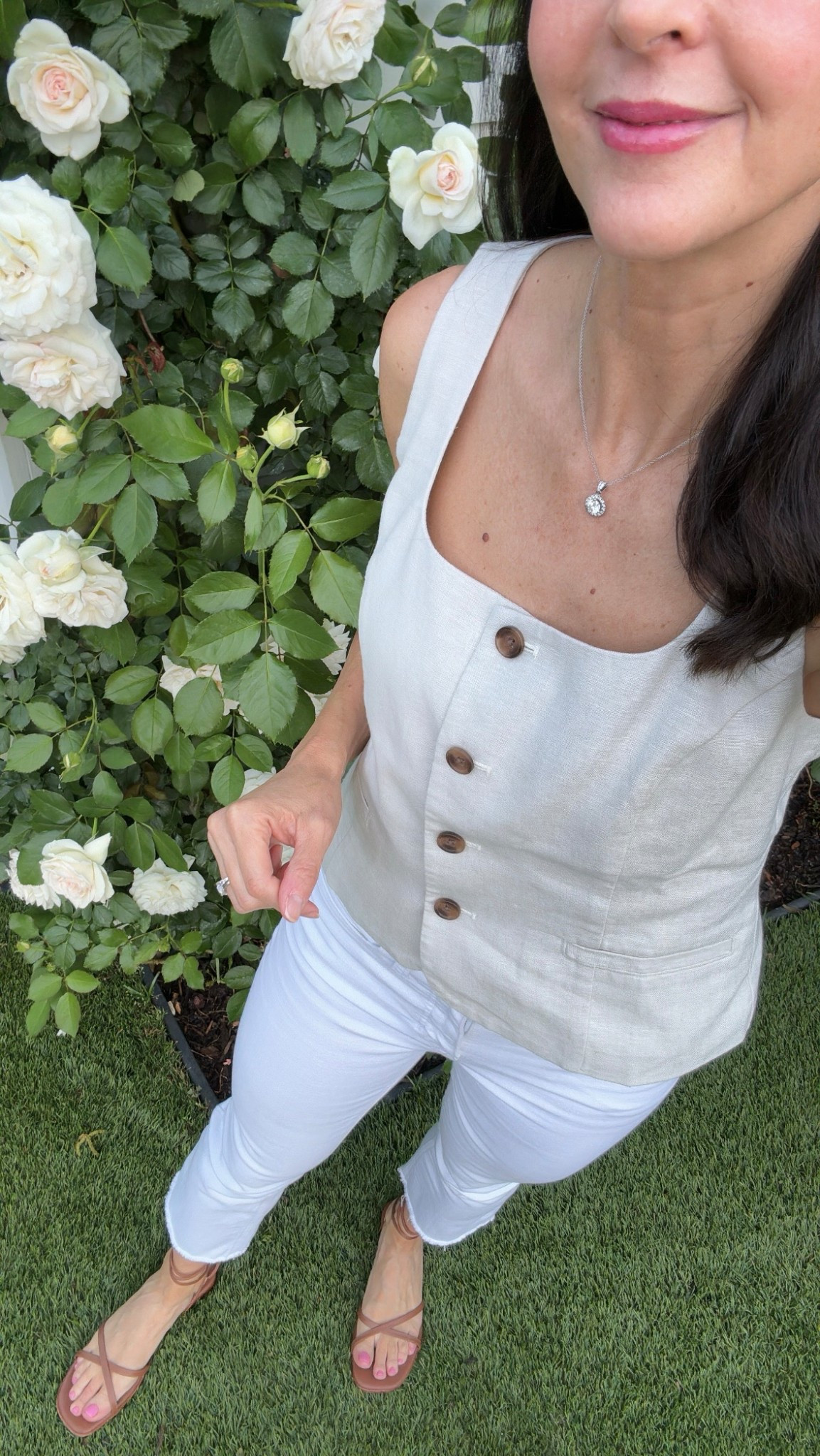 Linen vests are everywhere this season. I snagged this one on sale.

Size XS

#LTKSaleAlert #LTKStyleTip #LTKFindsUnder50
