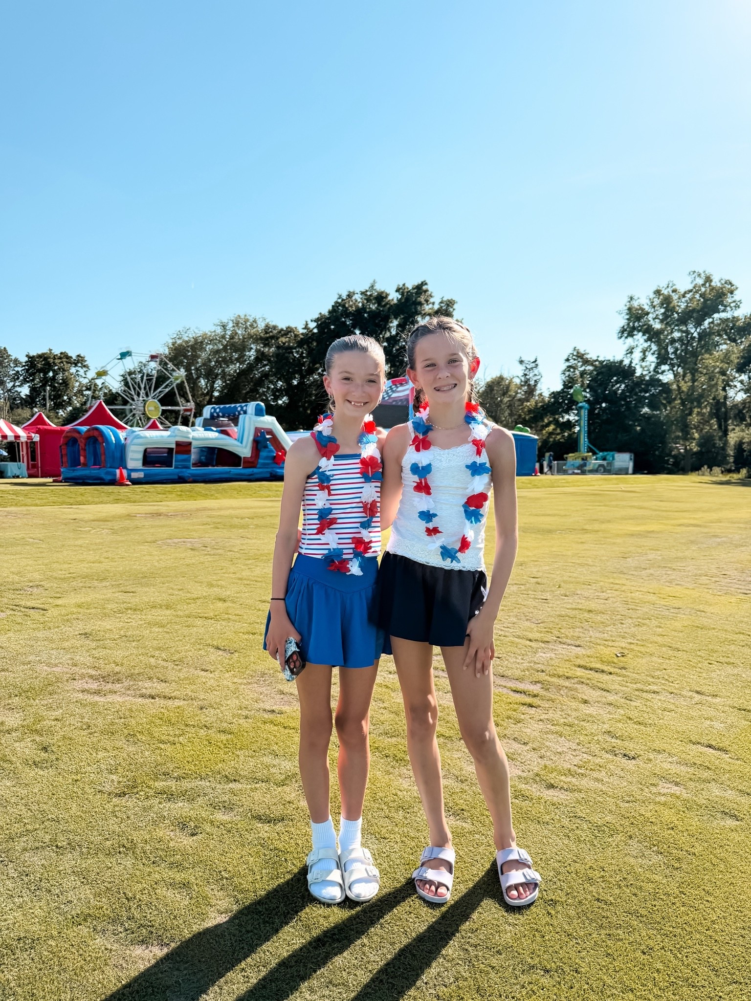 Easy school outfits for middle schoolers and tween girls 
Aerie style and first day of school inspo