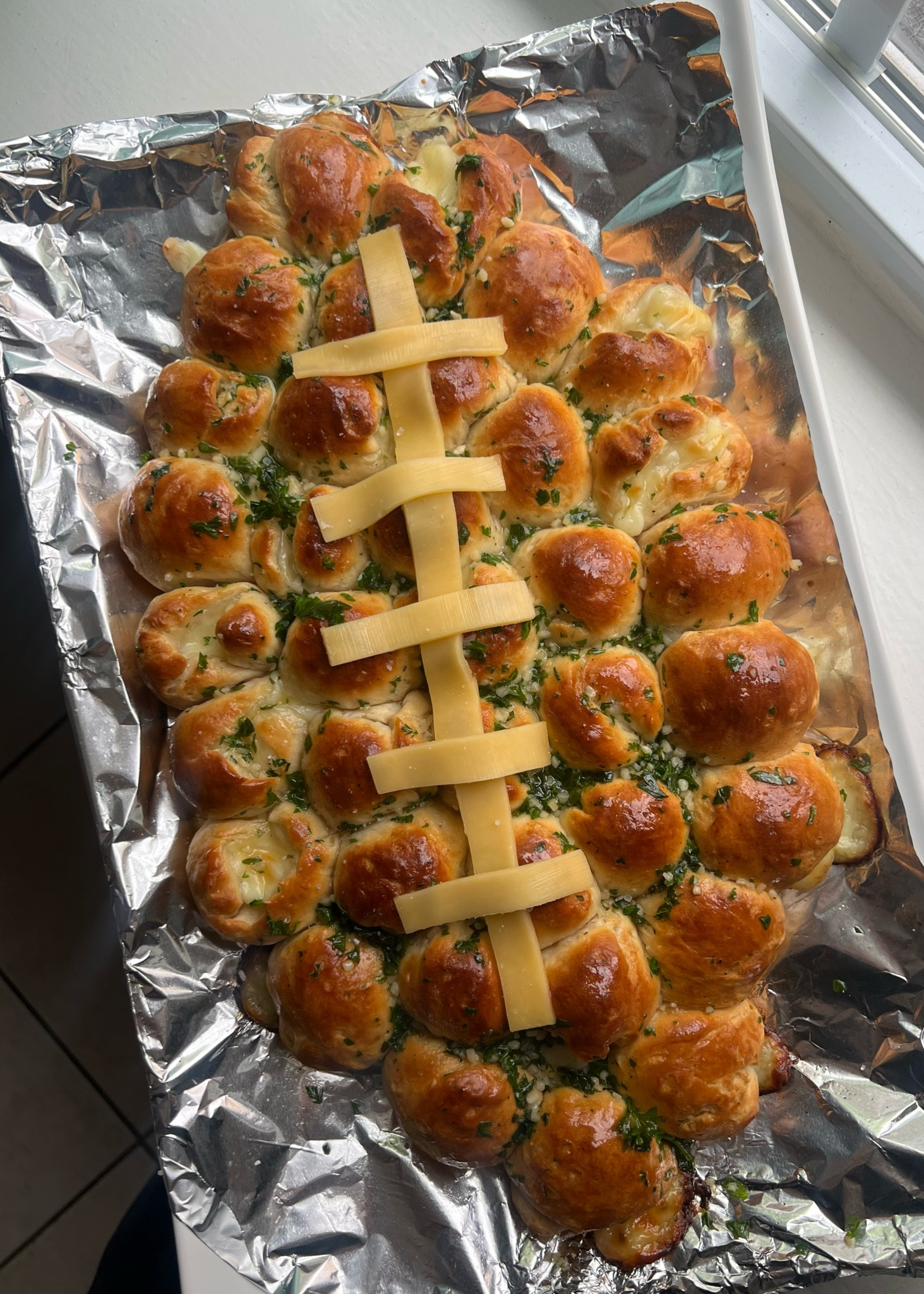 cheesy garlic pull apart bread…yes please 🏈 perfect for your next game day watch party!!!! 

video walkthrough: https://www.tiktok.com/t/ZP8etsbLk/

#LTKSeasonal #LTKParties #LTKFallSale