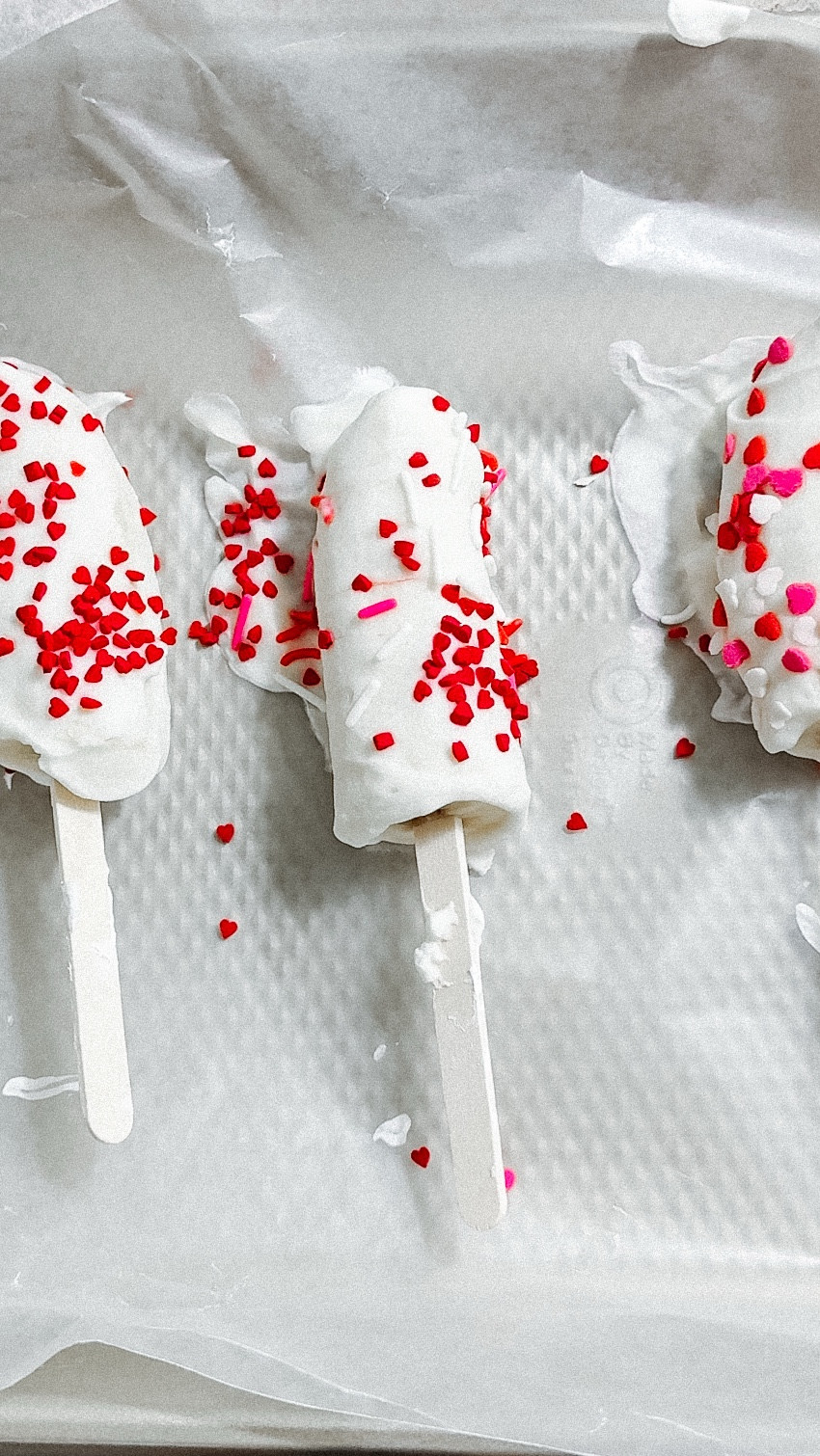 these vday banana pops are proof that healthy snacks can still be cute + fun 🍌💌 I’ll send you the full (printable) recipe is on my blog: oxmxl.com

this is actually one of those simple healthy snacks I make all year long, but I just switch it up for the season 🥹🤍 valentine’s day = heart sprinkles, christmas = festive sprinkles, easter = pastel colors… same easy recipe, just made cute for whatever holiday we’re in. it makes everyday snacks feel a little more special without doing the most ✨

what you need:
bananas (cut in halves)
greek yogurt
vday sprinkles
popsicle sticks
parchment paper
baking sheet

how to make them:
1️⃣ peel your bananas + cut them in half 
2️⃣ line a baking sheet with parchment paper
3️⃣ gently insert popsicle sticks
4️⃣ dip bananas in greek yogurt (use a spoon to help spread evenly)
5️⃣ place them on the parchment-lined baking sheet
6️⃣ while the yogurt is still ‘wet’, add your sprinkles
7️⃣ freeze for 4-6 hours (or overnight)
8️⃣ serve immediately + store any leftovers in airtight container in the freezer

optional upgrades: 
you can use any toppings—syrups, strawberry purée, melted chocolate, etc! and while greek yogurt works best because it’s thick, any yogurt (even dairy-free) works 🤍

these valentine’s day banana pops are such an easy way to add a little magic to your kids day 🫶🏼✨ they’re simple, delicious, and kid-approved. if you try them, come back and drop a comment—I’d love to see how yours turned out! 💌🍌
#valentinesdaytreats #valentinessnacks #kidssnackideas #easyrecipes #momlife

#LTKmomlife #LTKfoodie #LTKSeasonal