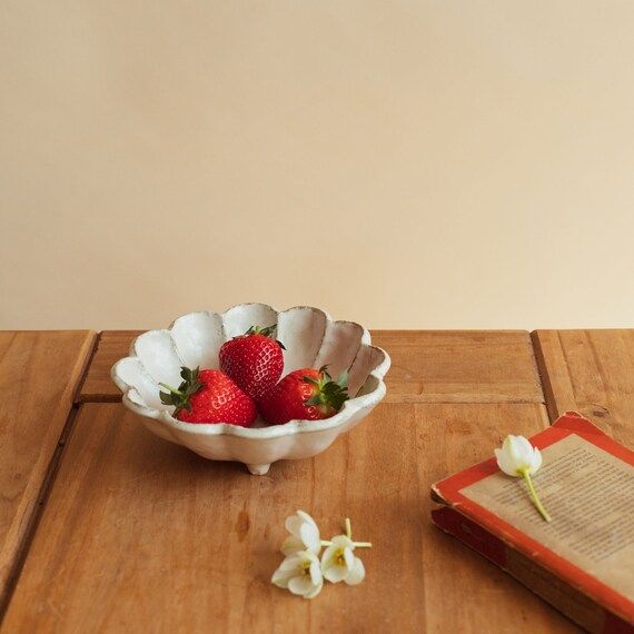 Kohyo Rinka Petal 16cm Bowl | Japanese ceramic bowl - Rustic Off-white bowl - artistic pottery - ... | Etsy (US)