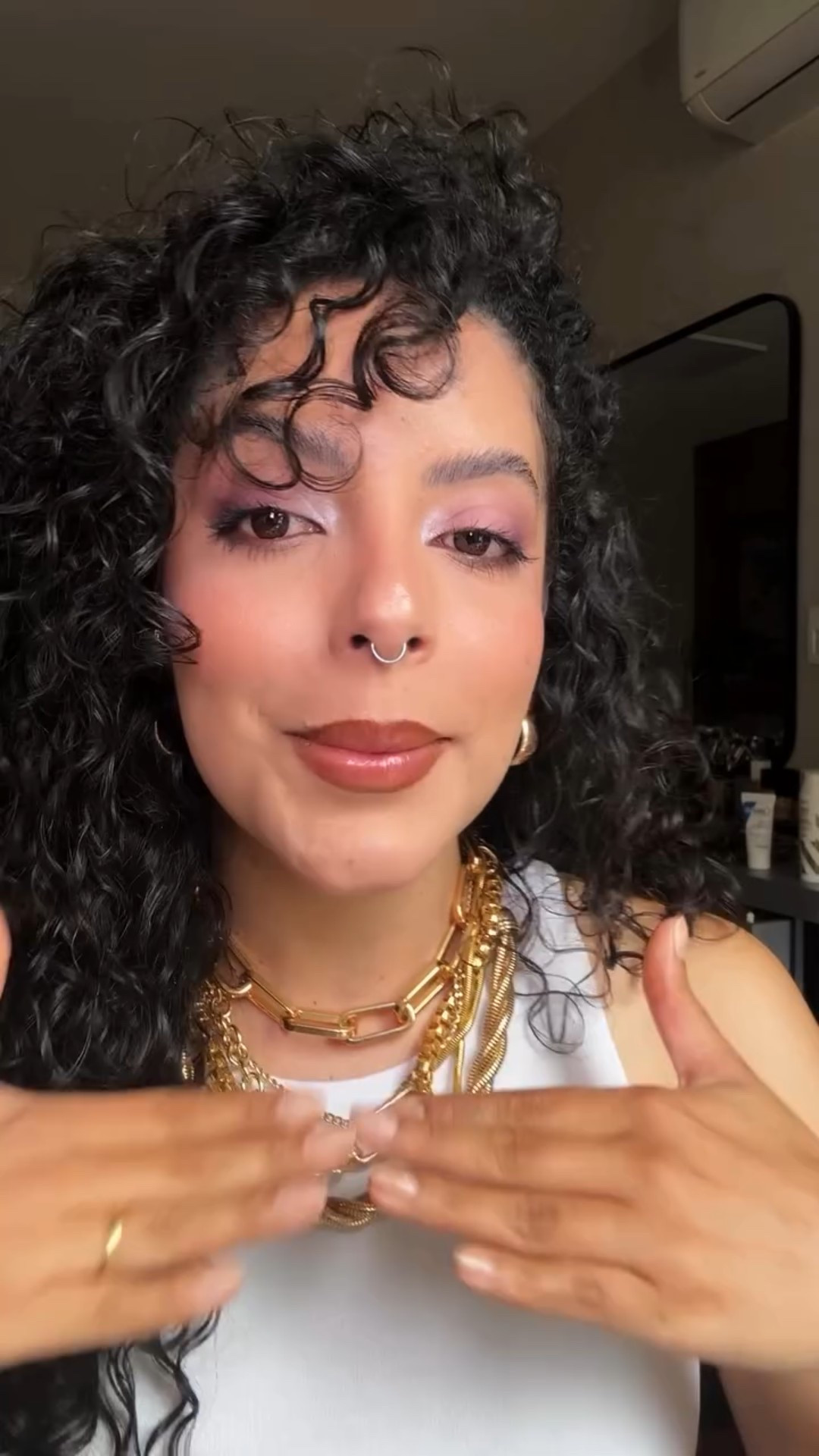 Make fácil pra quem não sabe se maquiar 

Já salva e envia pras amigas que vão amar 😉

Produtos usados: 

Tônico e hidratante @oceane 🏷️ CAROLSTEFH 
Gel de sobrancelha @rubyrosebrasil 
Base e corretivo @lancomeofficial @lancome_br 
Corretivo natura Una @naturabroficial 
Contorno @oceane 
Blush @bocarosabeauty @bianca 
Blush @oceane 
Pó @catrice.cosmetics.brasil 
Pó @essence.cosmetics.brasil 
Bruma fix @vult 
Paleta @oceane 
Lápis marrom @catrice.cosmetics.brasil 
Iluminador @maccosmeticsbrasil 
Máscara de cílios @essence.cosmetics.brasil 
Lápis @maccosmetics 
Lip Oil @essence_cosmetics