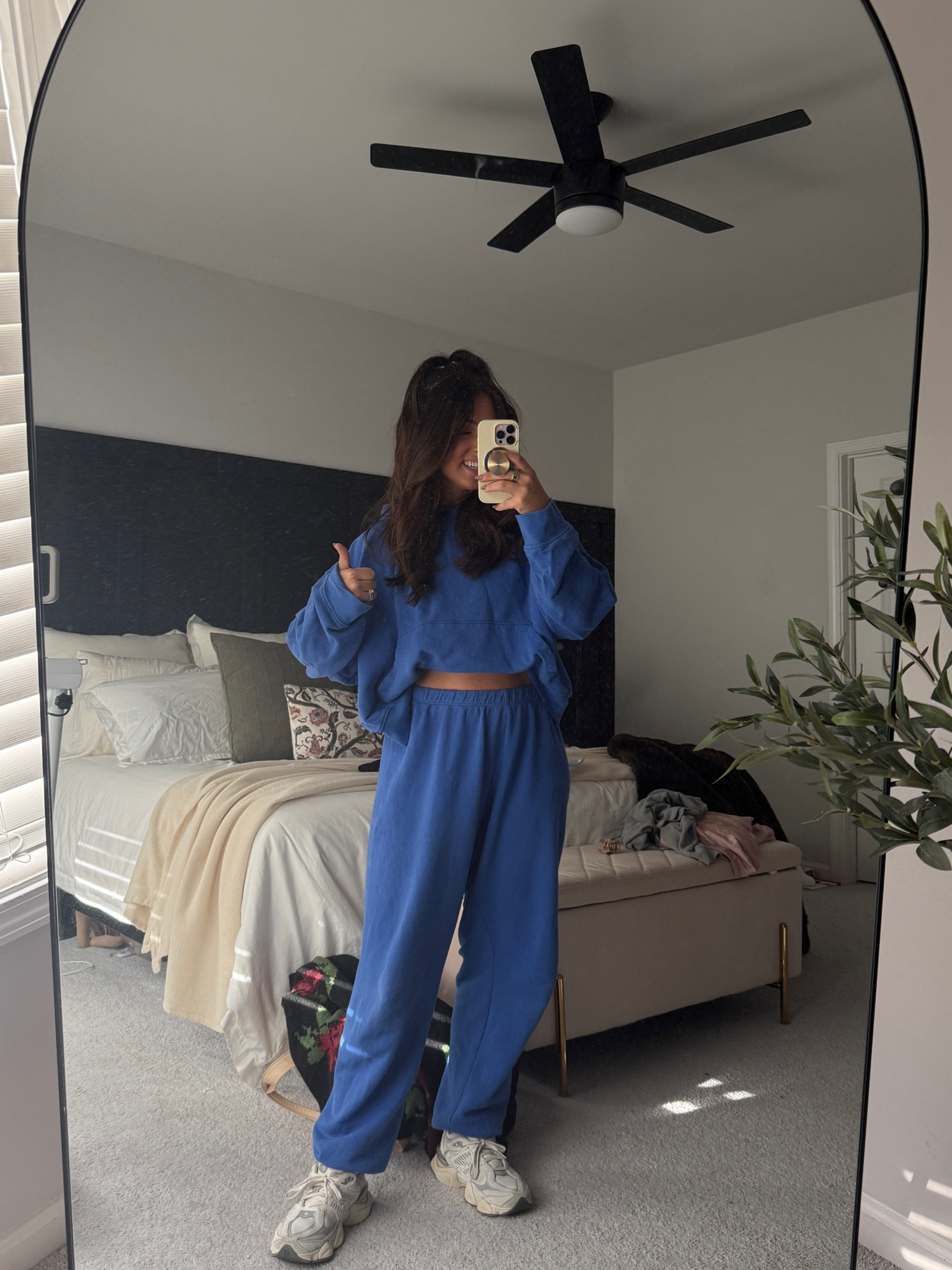 Set active blue sweatsuit in size medium!