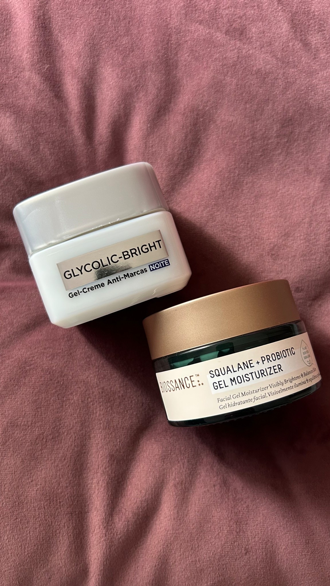 Meus cremes faciais do momento, diurno e noturno, ambos em gel.
Gosto da textura, seca rápido 🤌🏻

#LTKbeleza