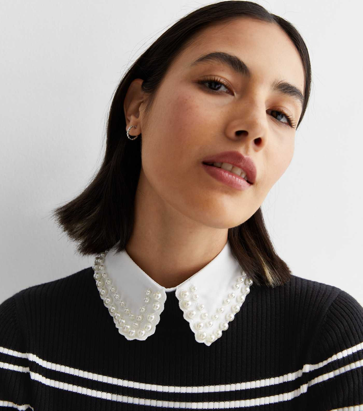 White Faux Pearl Collar
						
						Add to Saved Items
						Remove from Saved Items | New Look (UK)