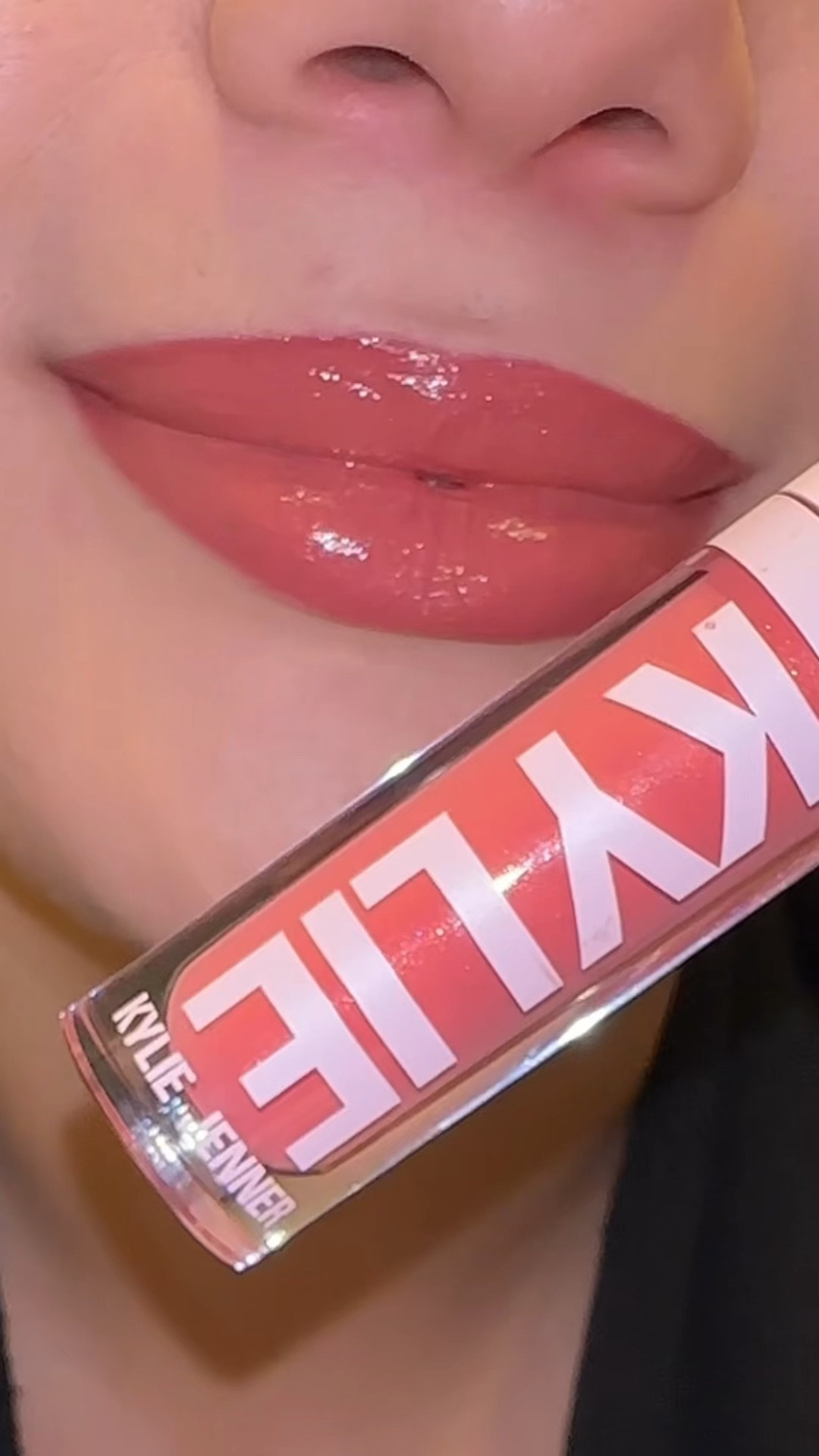 Peachy lip combo using the Charlotte Tilbury lip liner in shade M.I. Kiss topped with Kylie Cosmetics Crème lipstick in shade One for the Books topped with Kylie Cosmetics High Gloss in Candy K shade!🍑🫰🏼✨

#LTKStyleTip #LTKGiftGuide #LTKBeauty