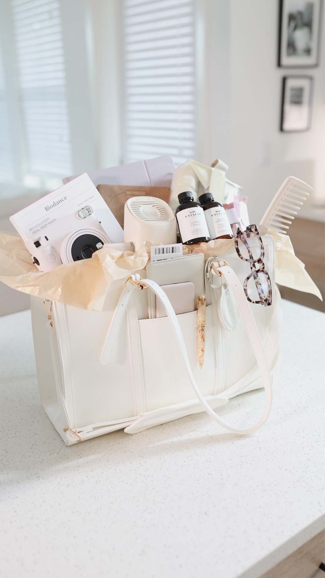 Gift Ideas for Someone who Likes to Travel

#LTKTravel #LTKHoliday #LTKGiftGuide