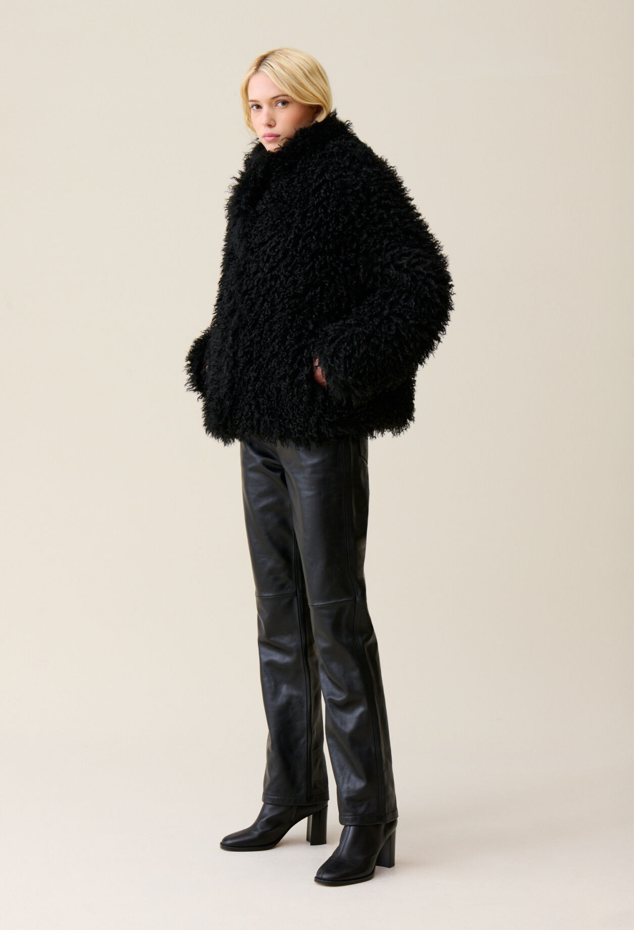 Abrigo de piel sintética negro | Claudie ES | Claudie Pierlot (FR, DE, ES, UK)