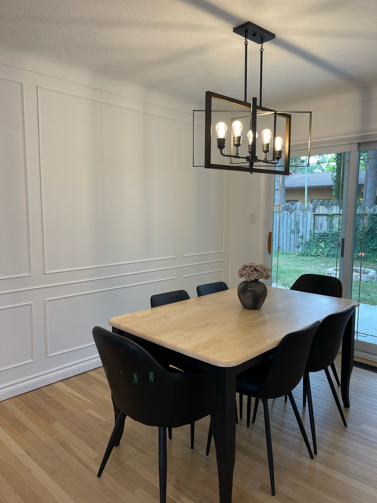 Neutral Modern Small Dining Room Inspiration 


Dining room chairs, accent chairs, wainscoting materials, diy room makeover, dining room light black chairs, leather chairs, easy to clean 

#LTKOver40 #LTKHome #LTKSaleAlert