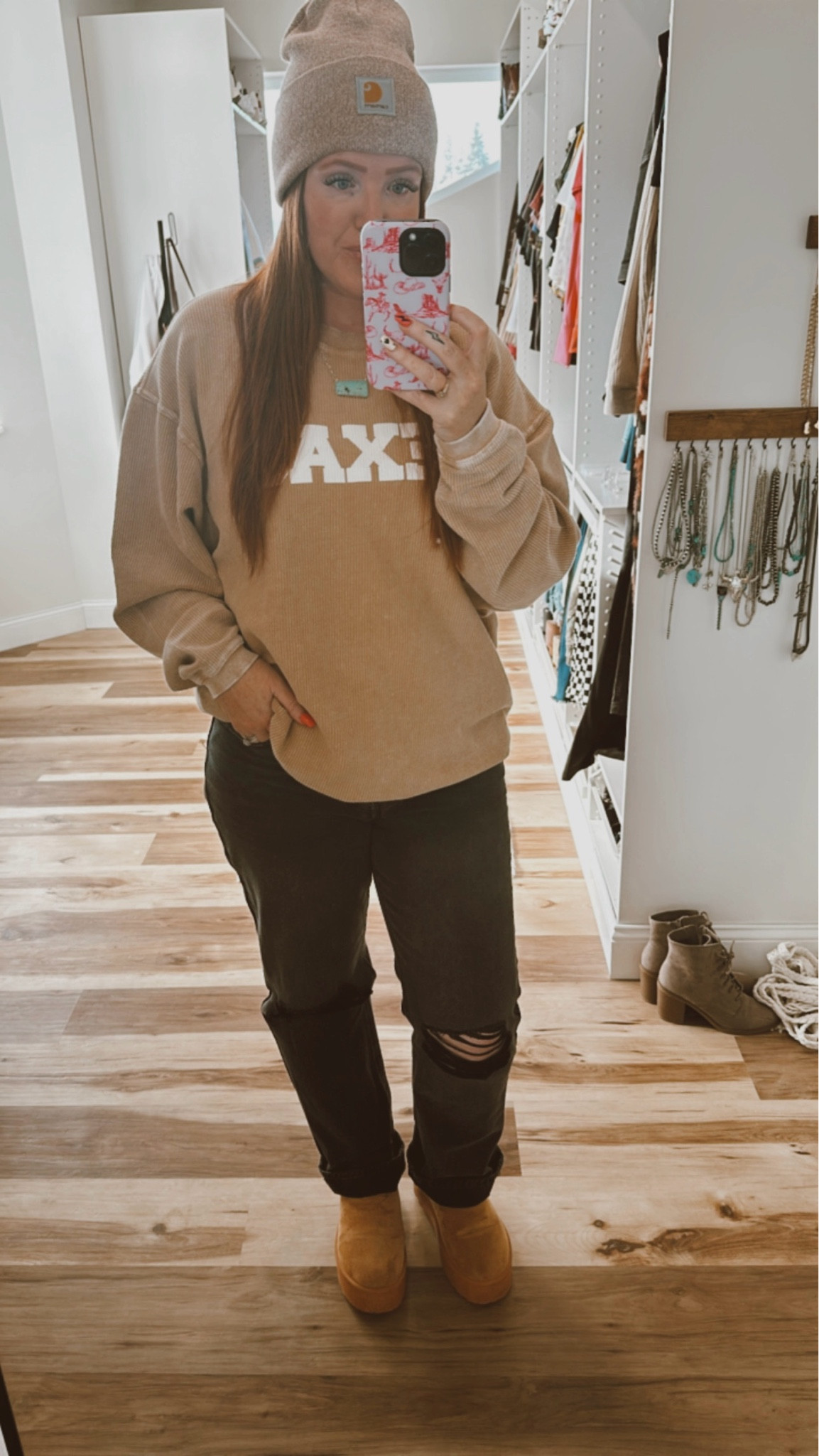 Cozy winter outfit

#LTKSeasonal #LTKShoeCrush #LTKStyleTip