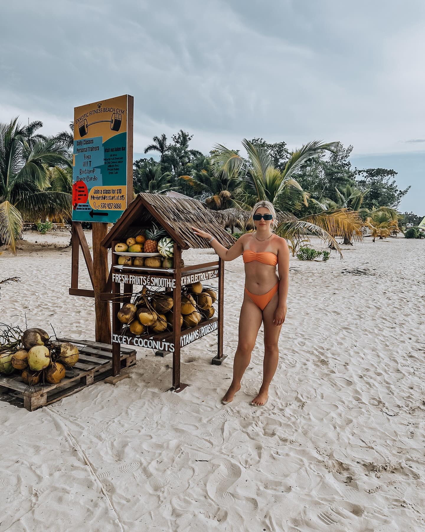 Last bit of summer before we go into cozy szn. What’s your fav season? ☀️👙🍉🌺🌴