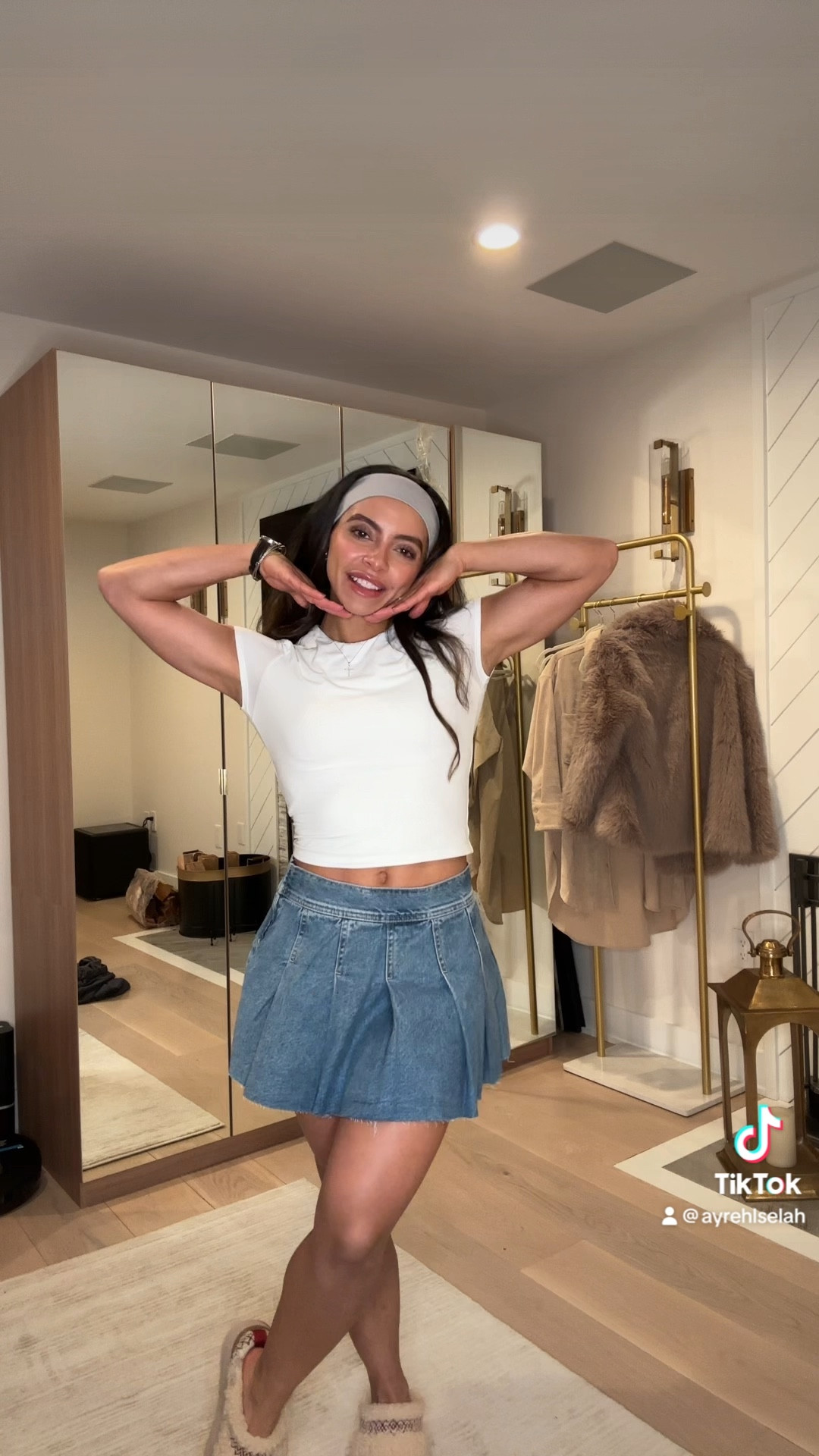 MANGO skirt try on haul 

#skirthaul #pleatedskirts #mangoskirthaul #miniskirts