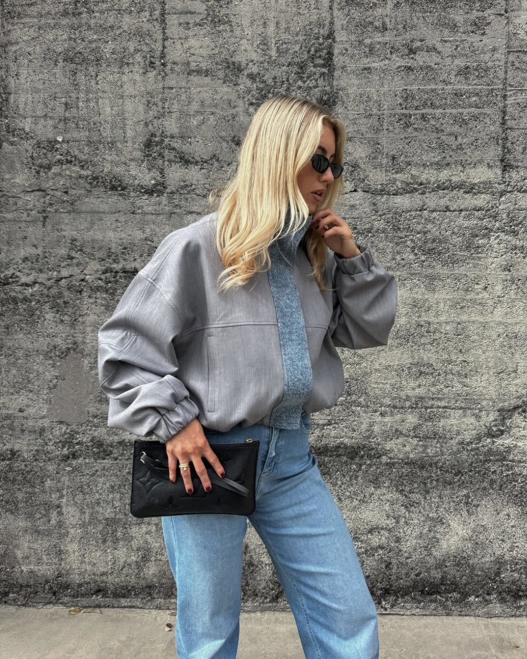 running errands but make it cute

>> swipe right to see the perfect weekend coffee fit ☕️ 

#fashion #ootd #style #casualfit #coffeedate nzcoffee