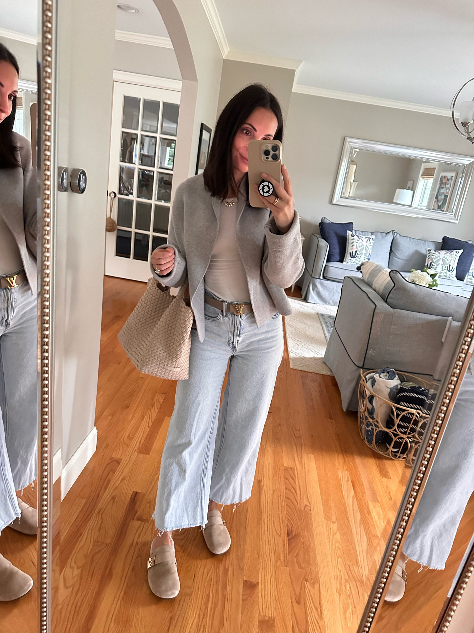 Size down one size in jeans !
Crop wide leg jeans 
