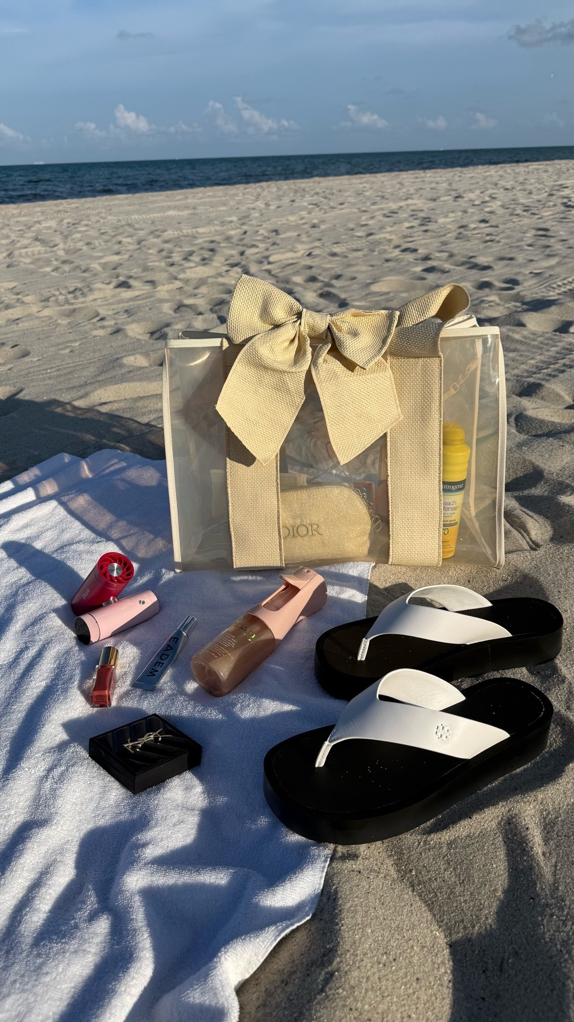 Beach day with my new favorite bag ☀️ obsessed with the details and the oversized bow on the handle CaseMate

#LTKSeasonal #LTKTravel #LTKdayinmylife