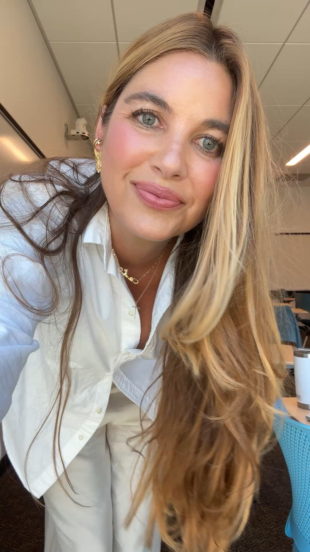 Shirt: 8
Pants: 4
Foundation: French face shade medium sand and medium deep sand 
Laura Mercier Cannes Bronzer
Givenchy lilac pink highlighter 
D&G brownie nude lip liner 
Highr collective blue jeans gloss
Sea Glass + T3 hot rollers 

#LTKBeauty #LTKWorkwear #LTKdayinmylife